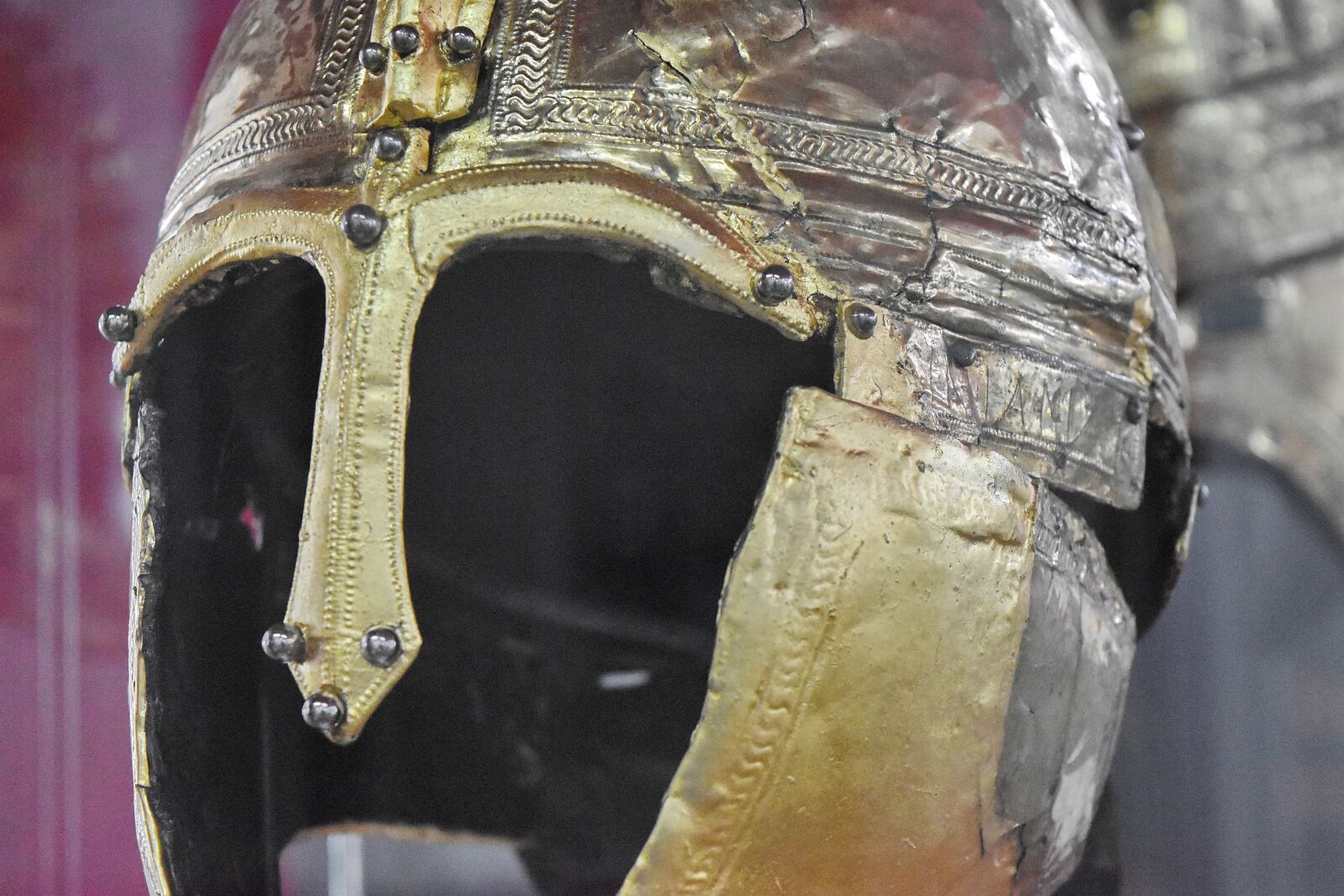 Nikon D5500 sample photo. Art, gold, helmet, medieval photography