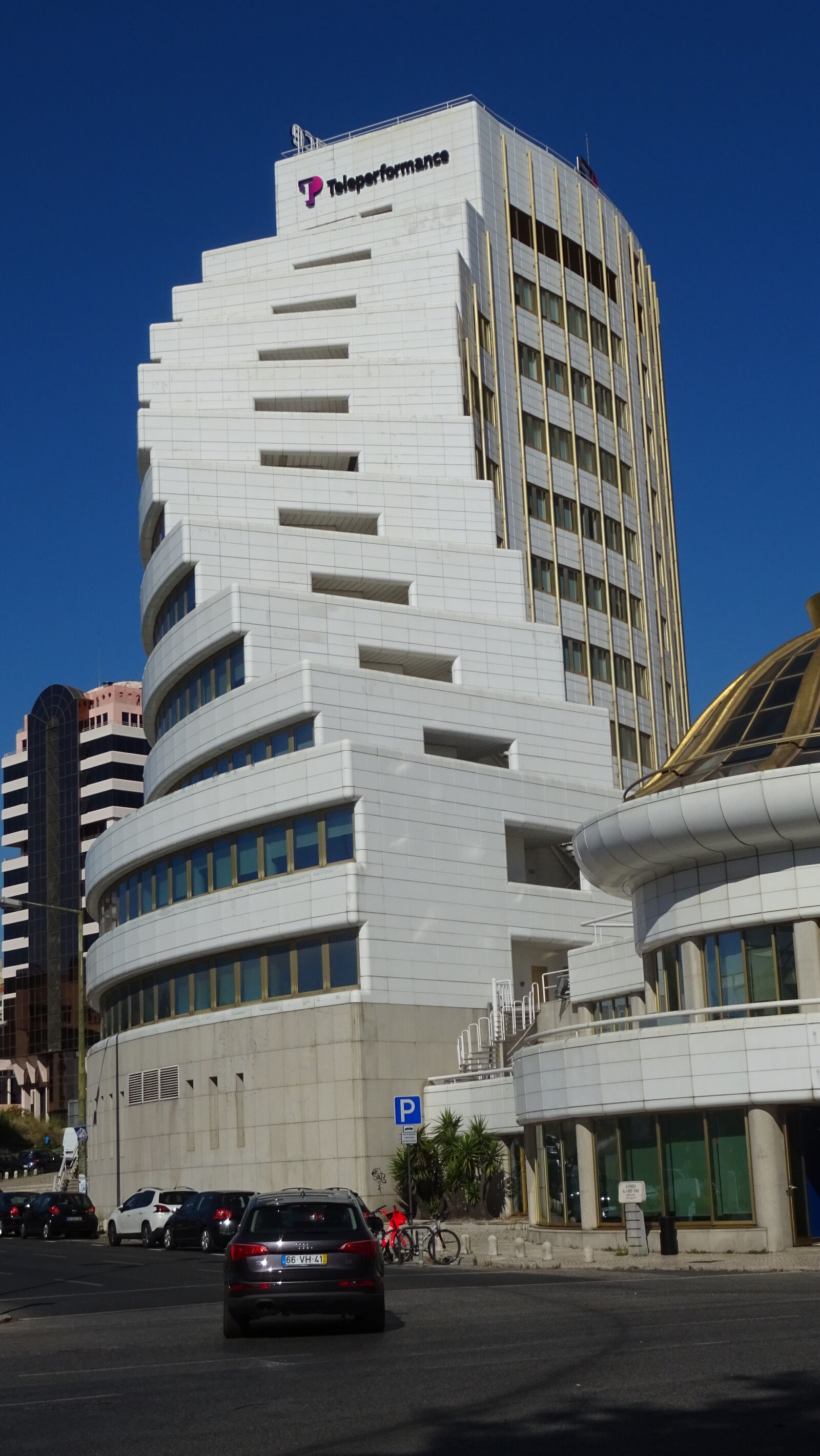 Sony DSC-HX60 sample photo. Architecture, modern, the skyscraper photography