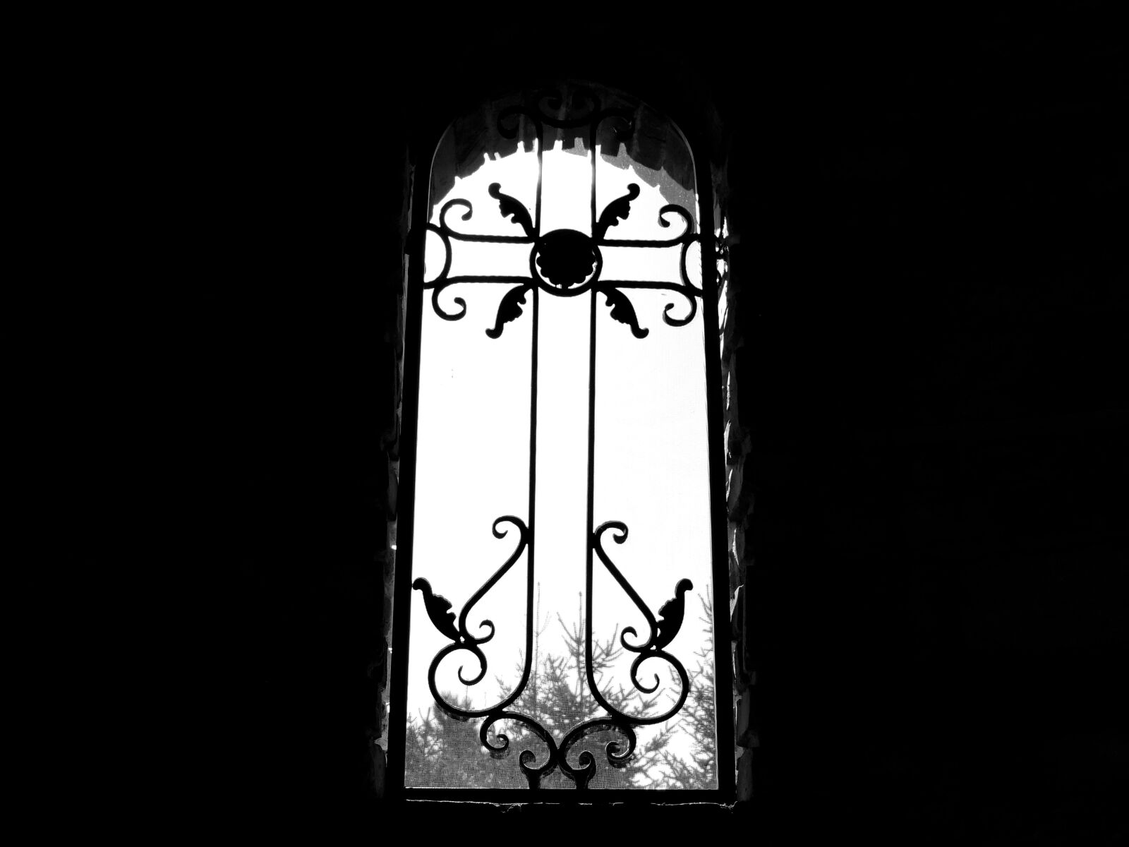 Nikon Coolpix P520 sample photo. Black and white, window photography