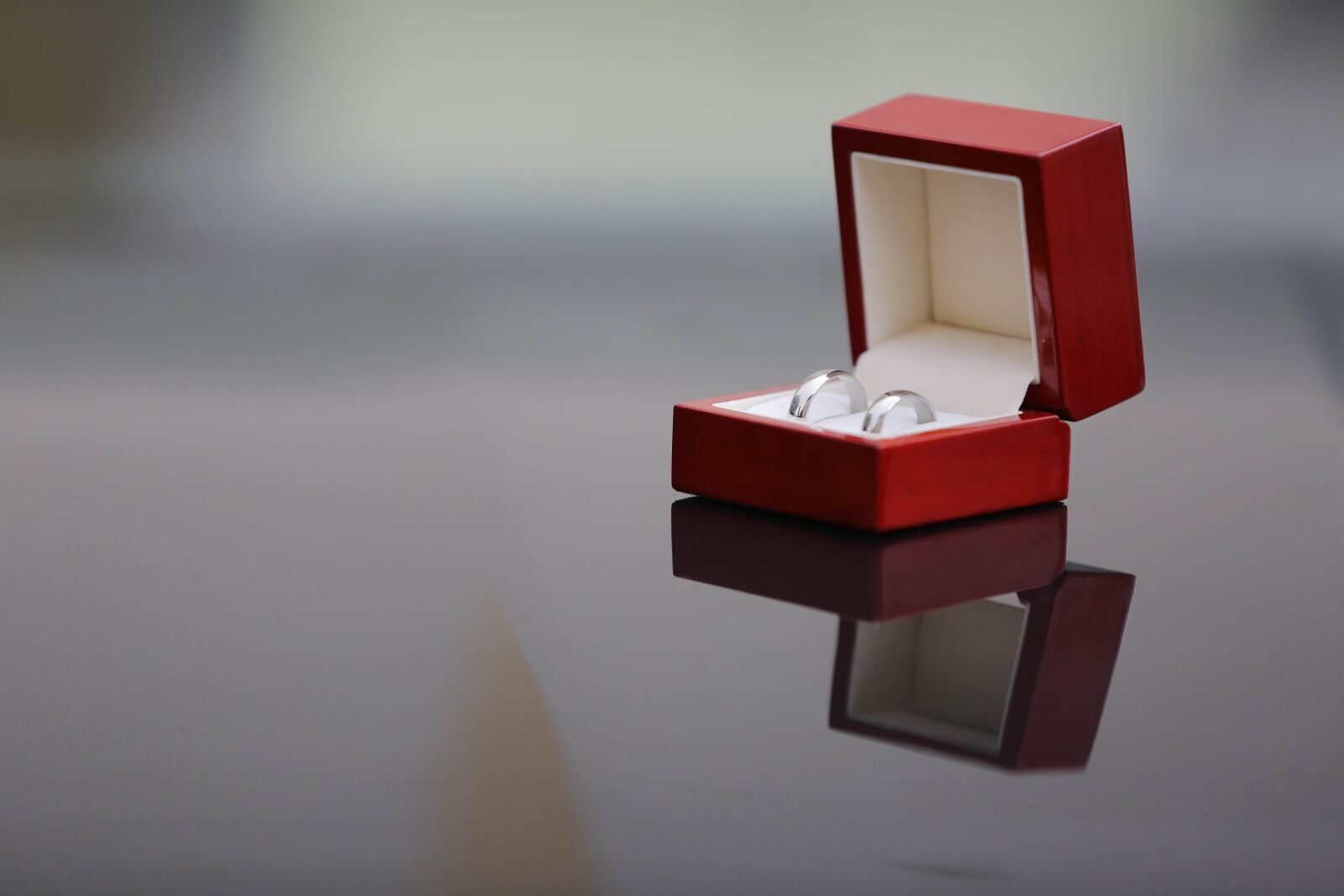 Canon EOS 5D Mark III sample photo. Box, red, reflection, rings photography
