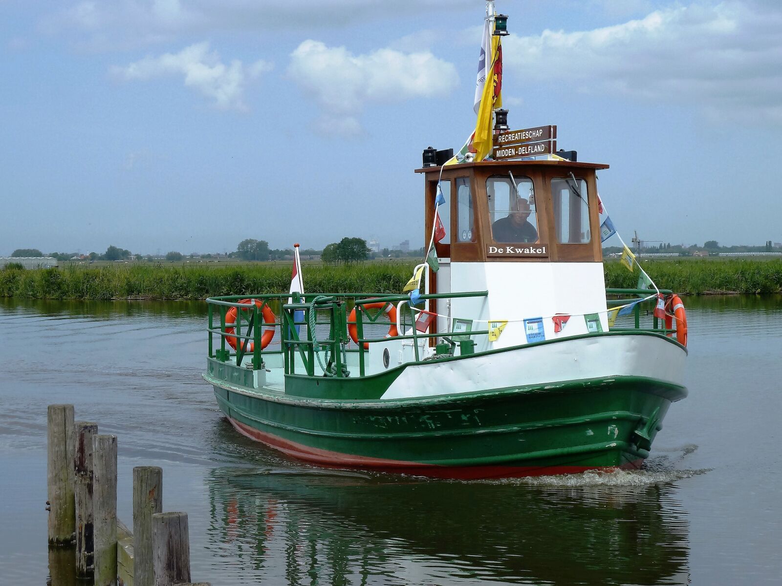 Panasonic Lumix DMC-ZS5 (Lumix DMC-TZ8) sample photo. Transport, ferryboat, green heart photography