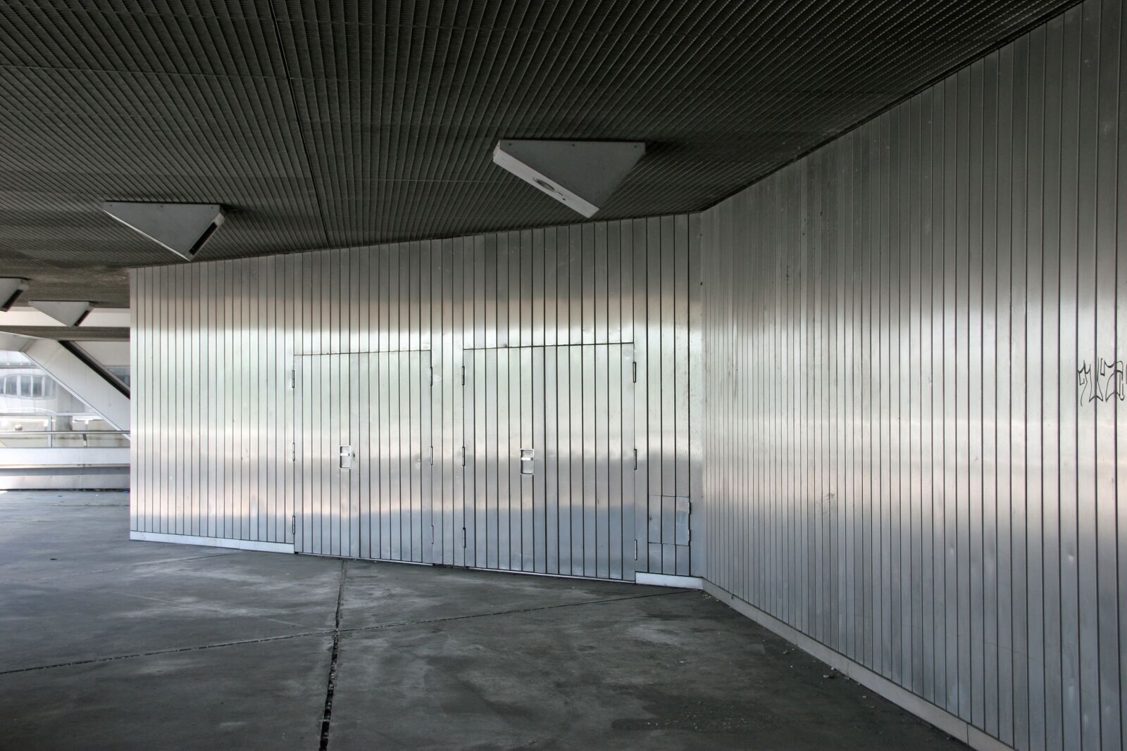 Canon EOS 20D sample photo. Tunnel, passage, architecture photography
