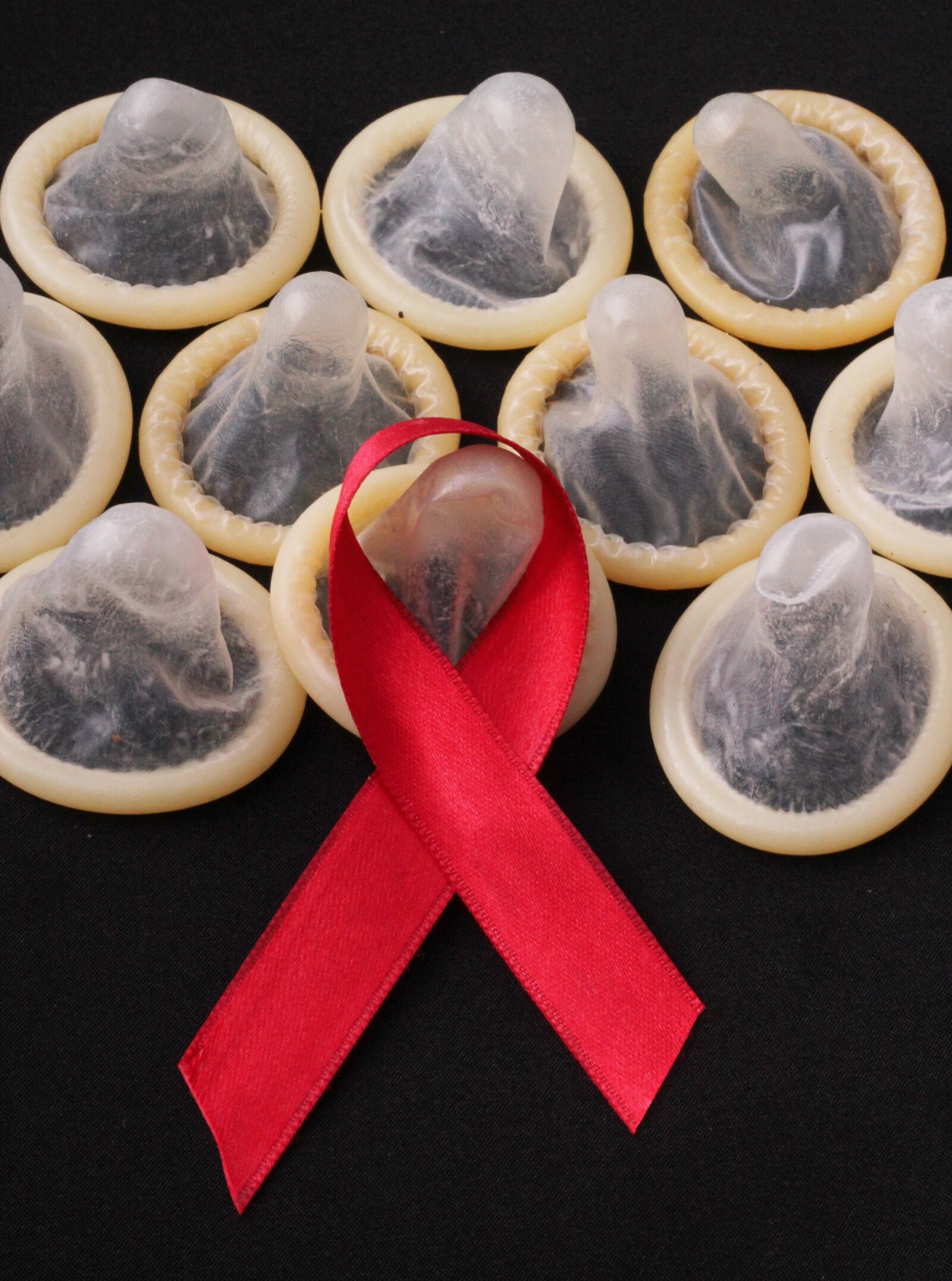 Canon EOS 550D (EOS Rebel T2i / EOS Kiss X4) sample photo. Condoms, red, hiv photography