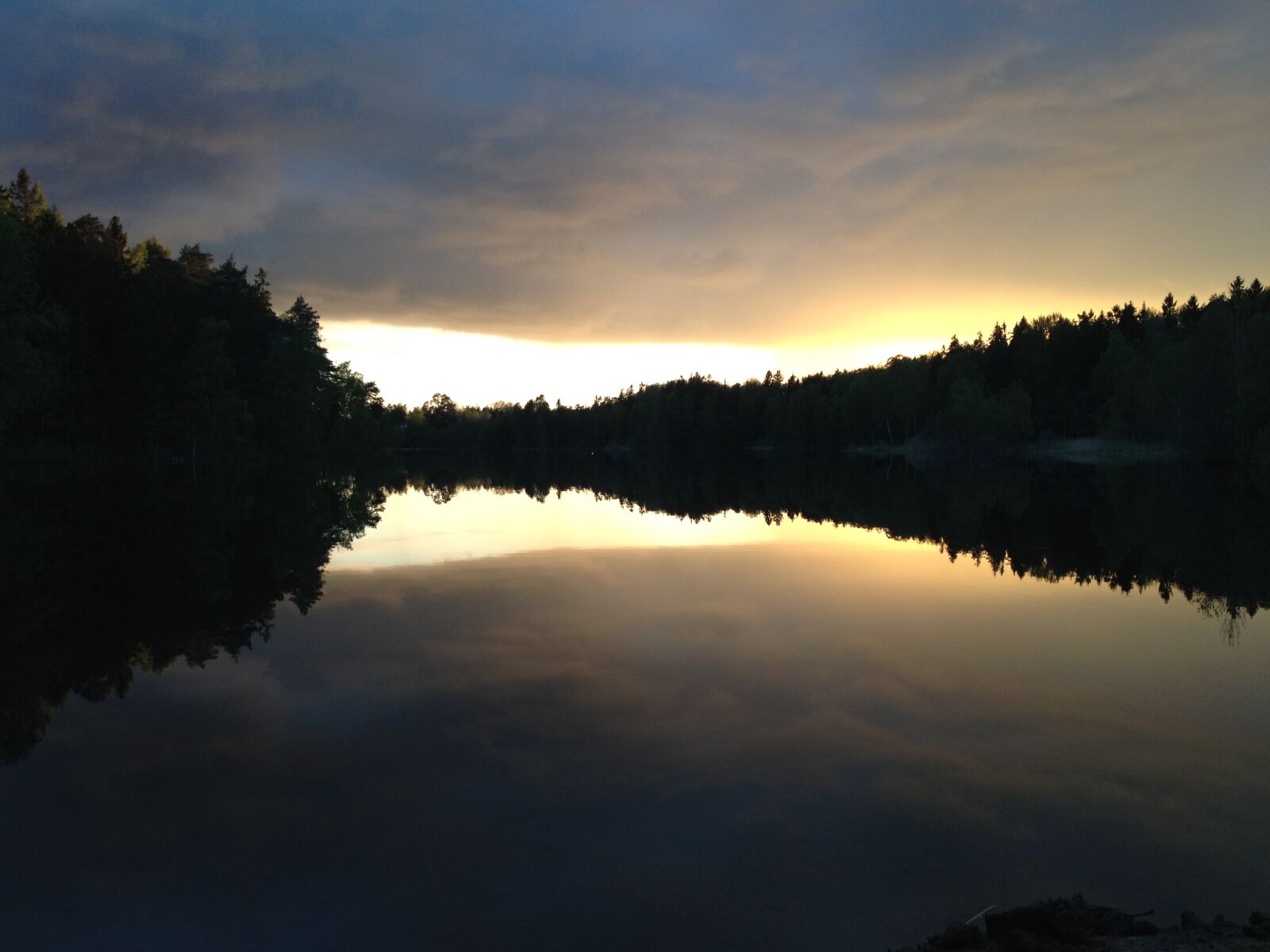 iPhone 4S back camera 4.28mm f/2.4 sample photo. Cloud, reflections, sky, sunset photography
