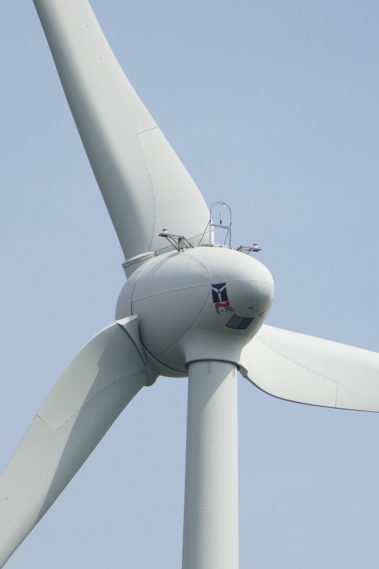 Panasonic Lumix DMC-FZ1000 sample photo. Wind power, rotor, close photography
