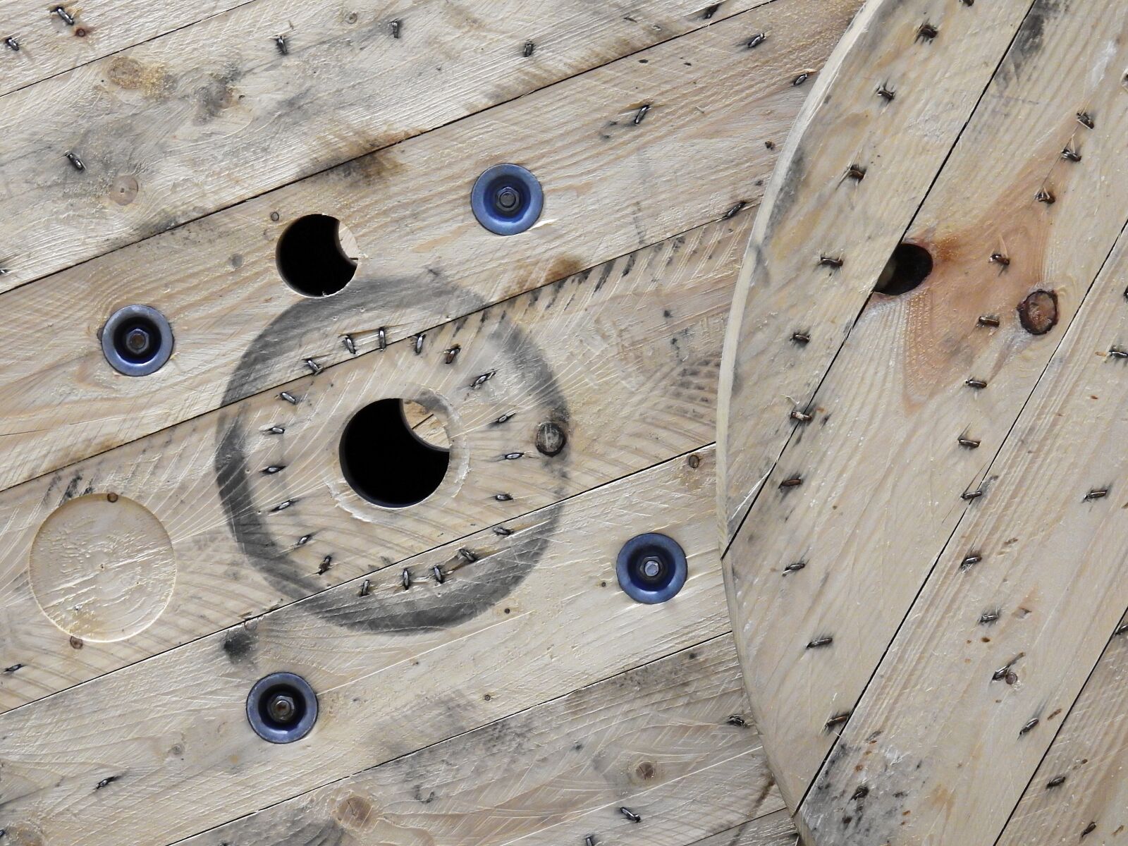 Nikon Coolpix P900 sample photo. Wood, cable drum, drum photography