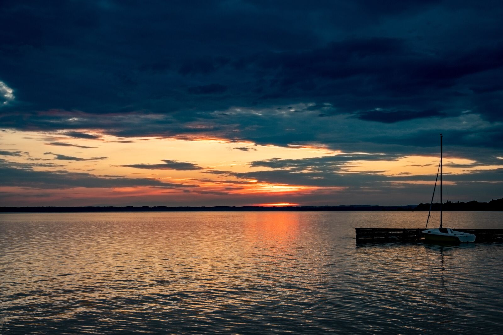 Nikon D500 sample photo. Lake, sunset, boat photography