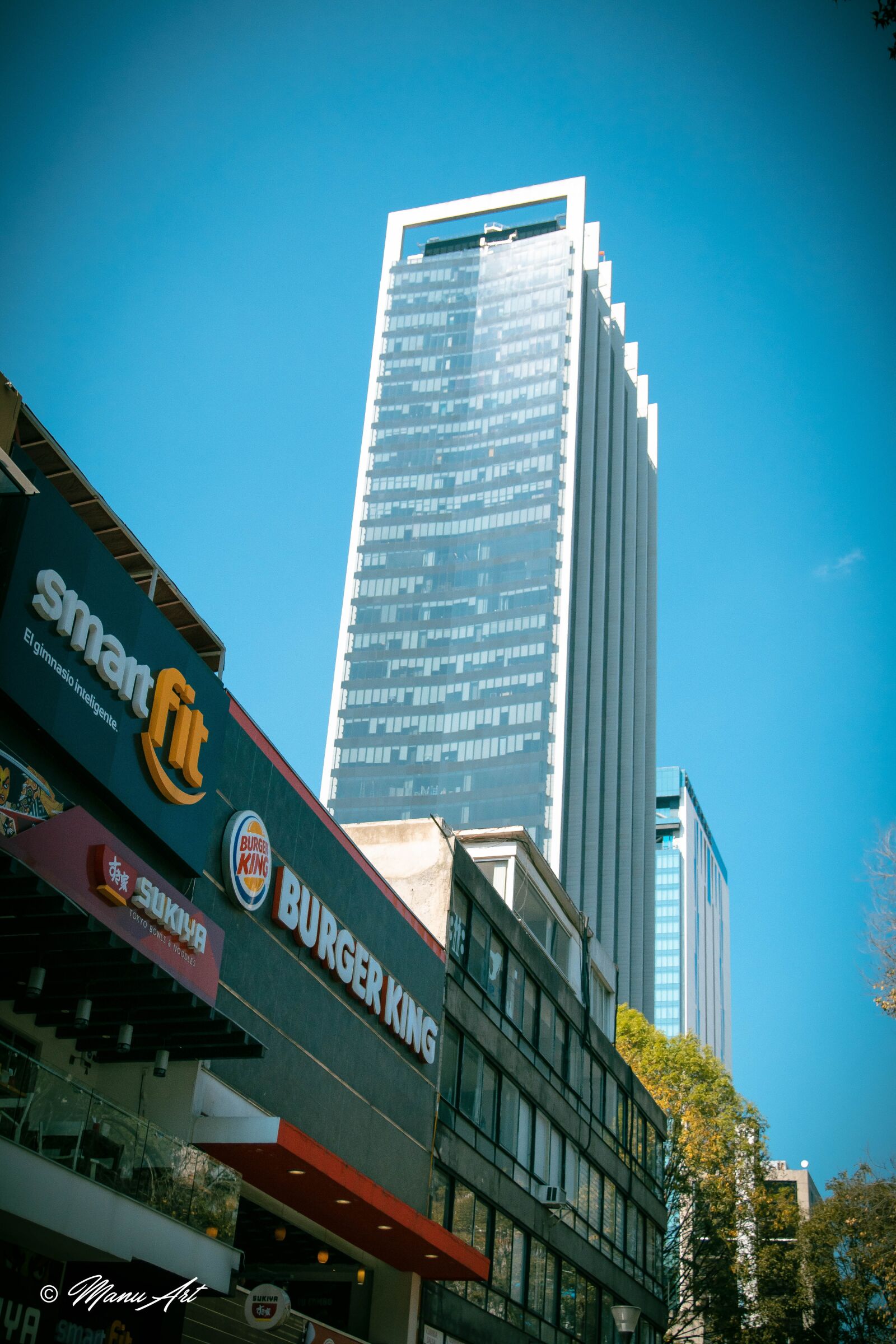 Canon EOS 200D (EOS Rebel SL2 / EOS Kiss X9) sample photo. Building, sky, architecture photography