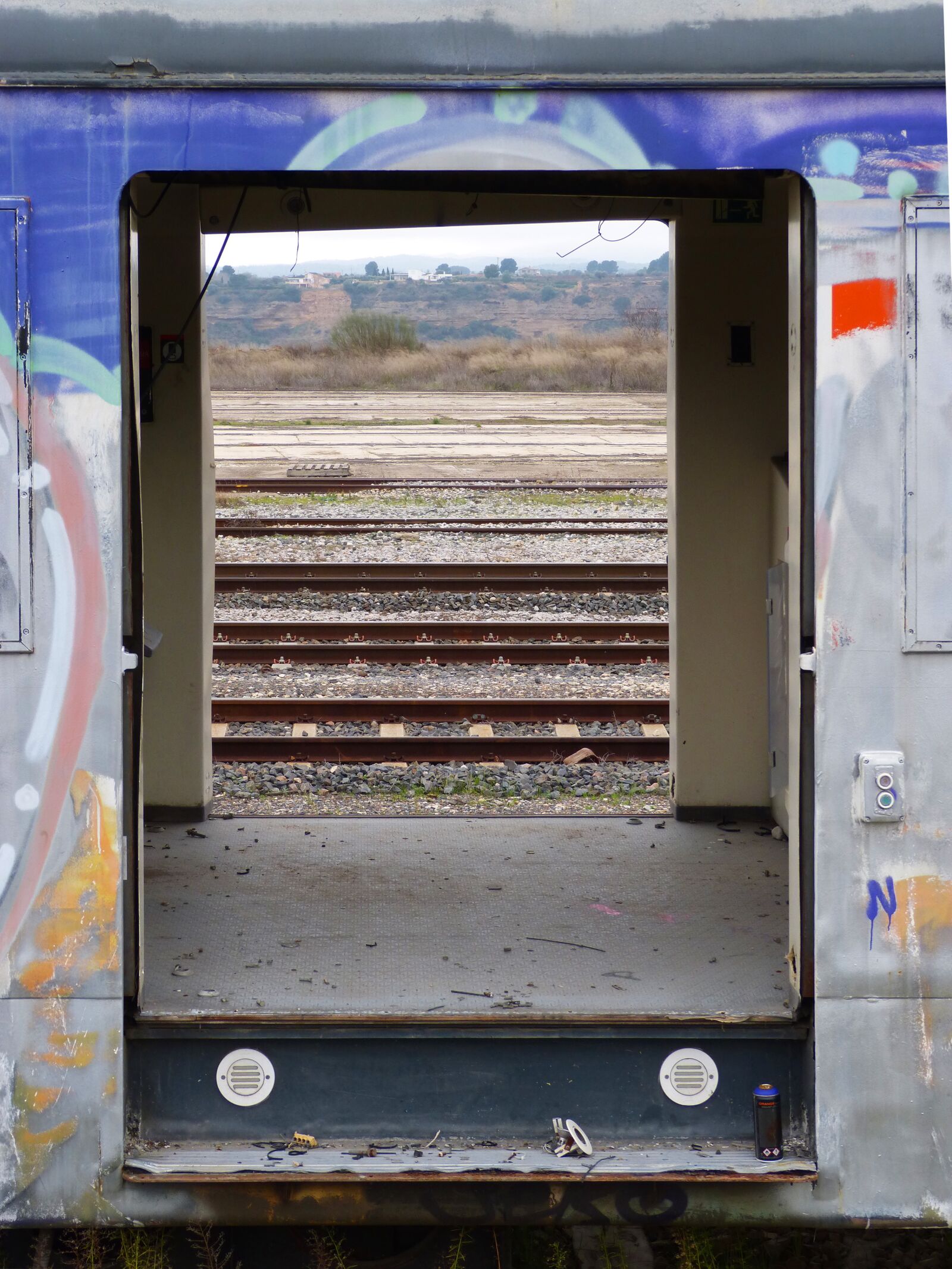 Panasonic DMC-FZ62 sample photo. Train door, abandoned, vandalism photography