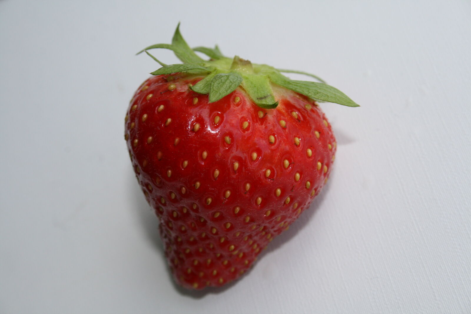 Canon EF-S 18-55mm F3.5-5.6 II sample photo. Close, up, fresh, strawberry photography