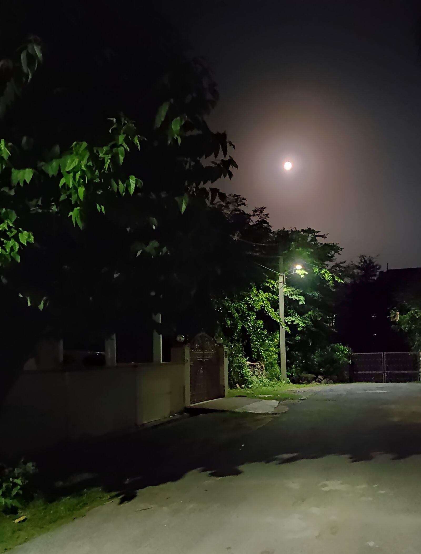 Xiaomi POCO M2 Pro sample photo. Moon, night, light photography