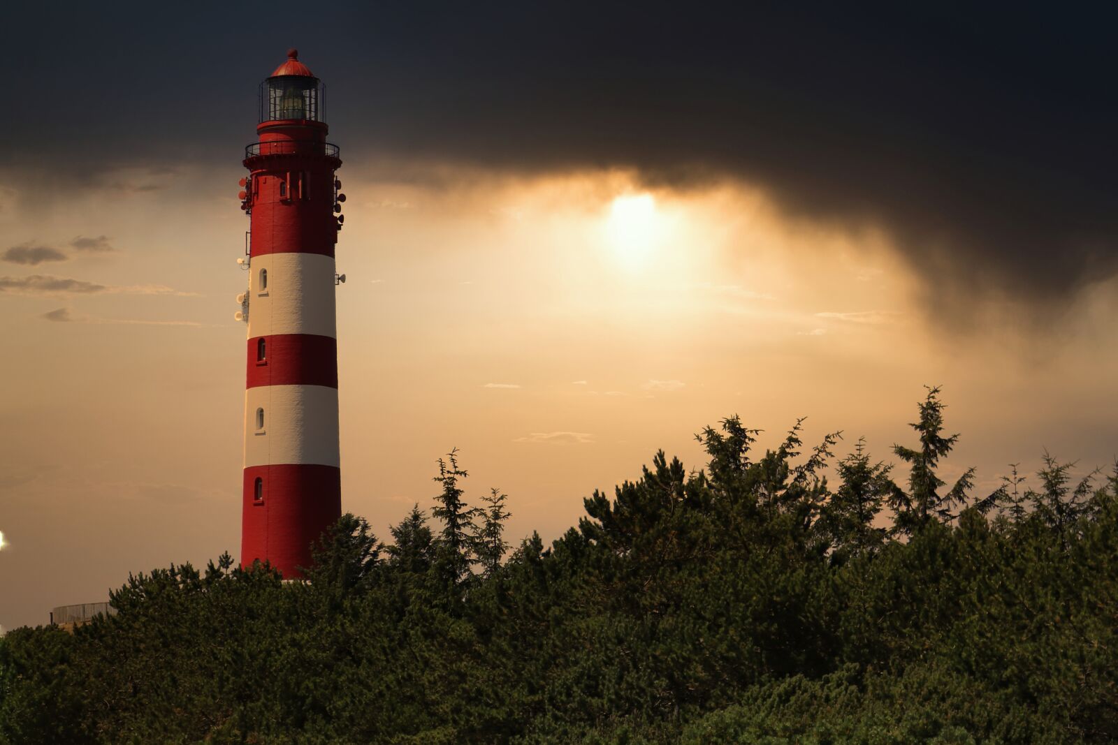 Canon EOS 750D (EOS Rebel T6i / EOS Kiss X8i) sample photo. Amrum, lighthouse, north sea photography