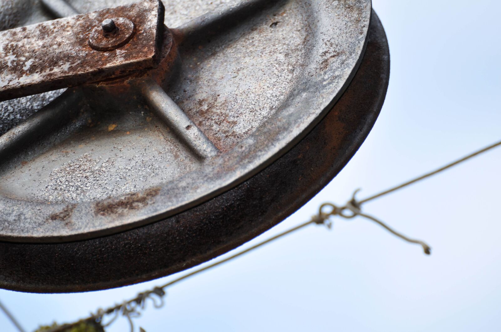Nikon D90 sample photo. Wheel, metal, rust photography