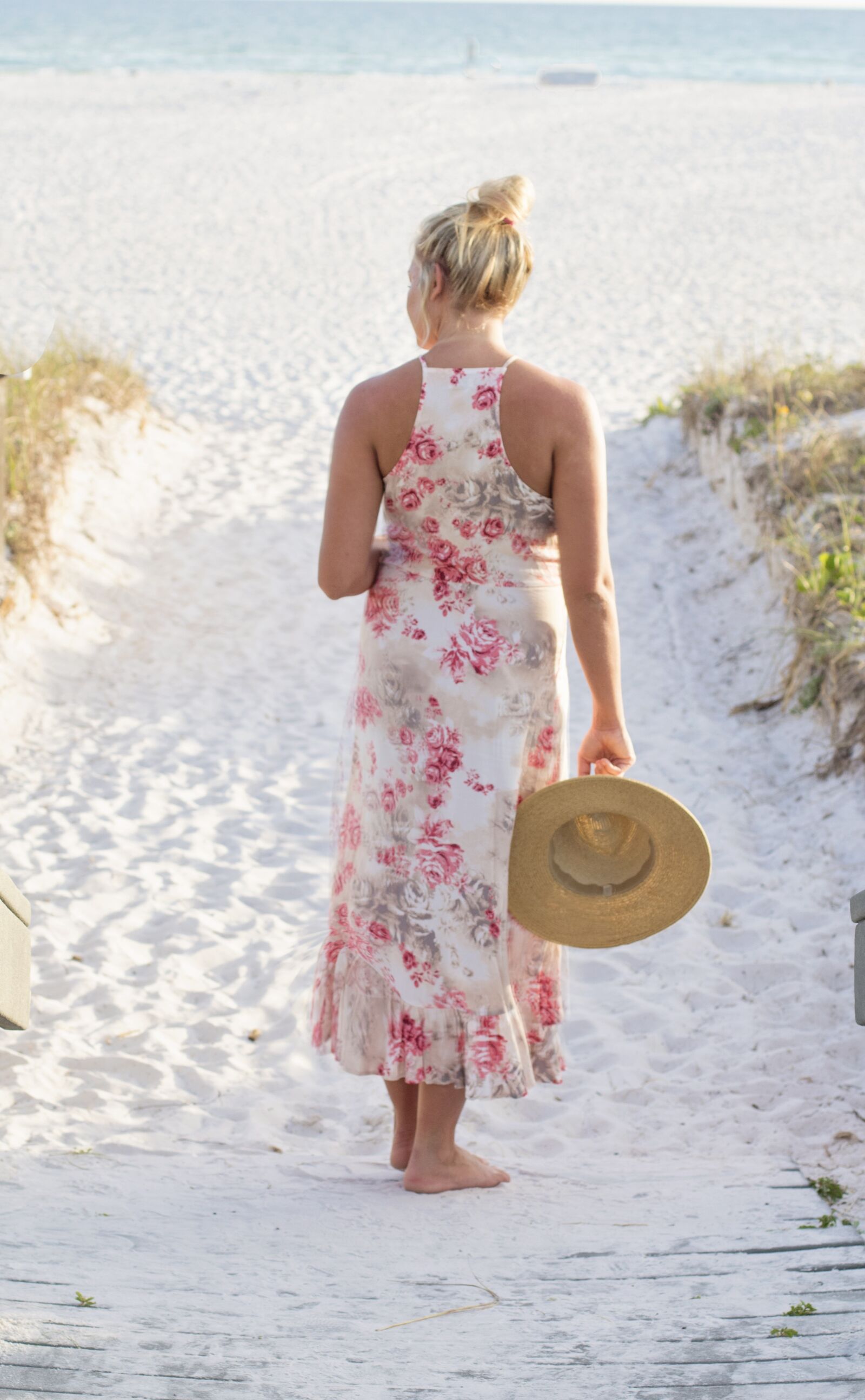 Canon EF 50mm F1.4 USM sample photo. Pretty girl, beach, ocean photography