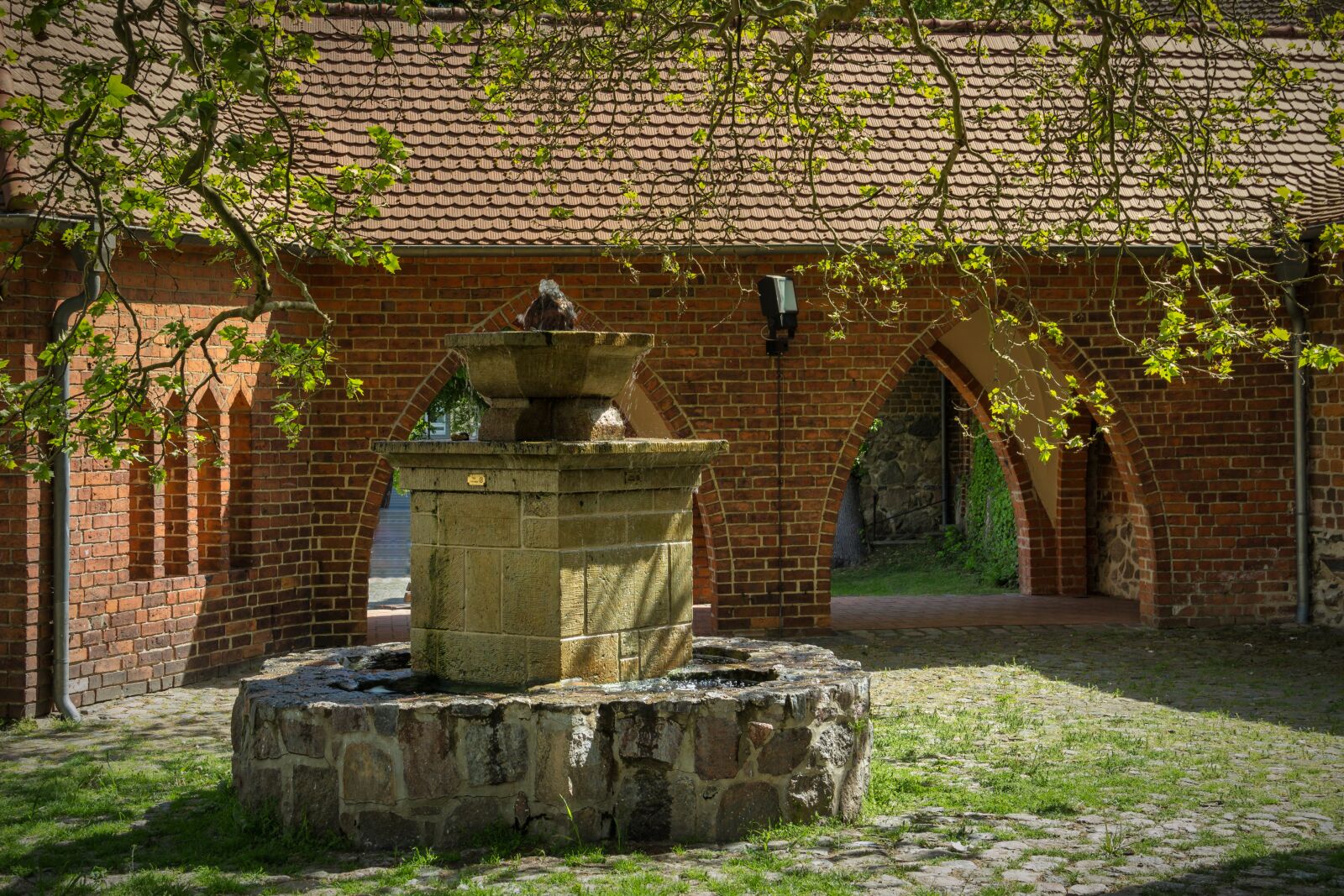 Canon EF-S 18-135mm F3.5-5.6 IS sample photo. Fountain, templin, uckermark photography