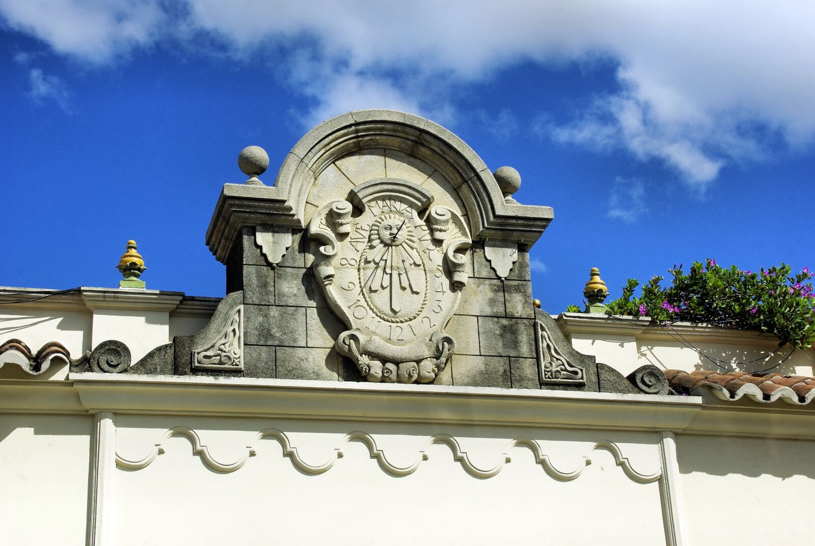 Pentax K200D sample photo. Guatemala, antigua, sundial photography