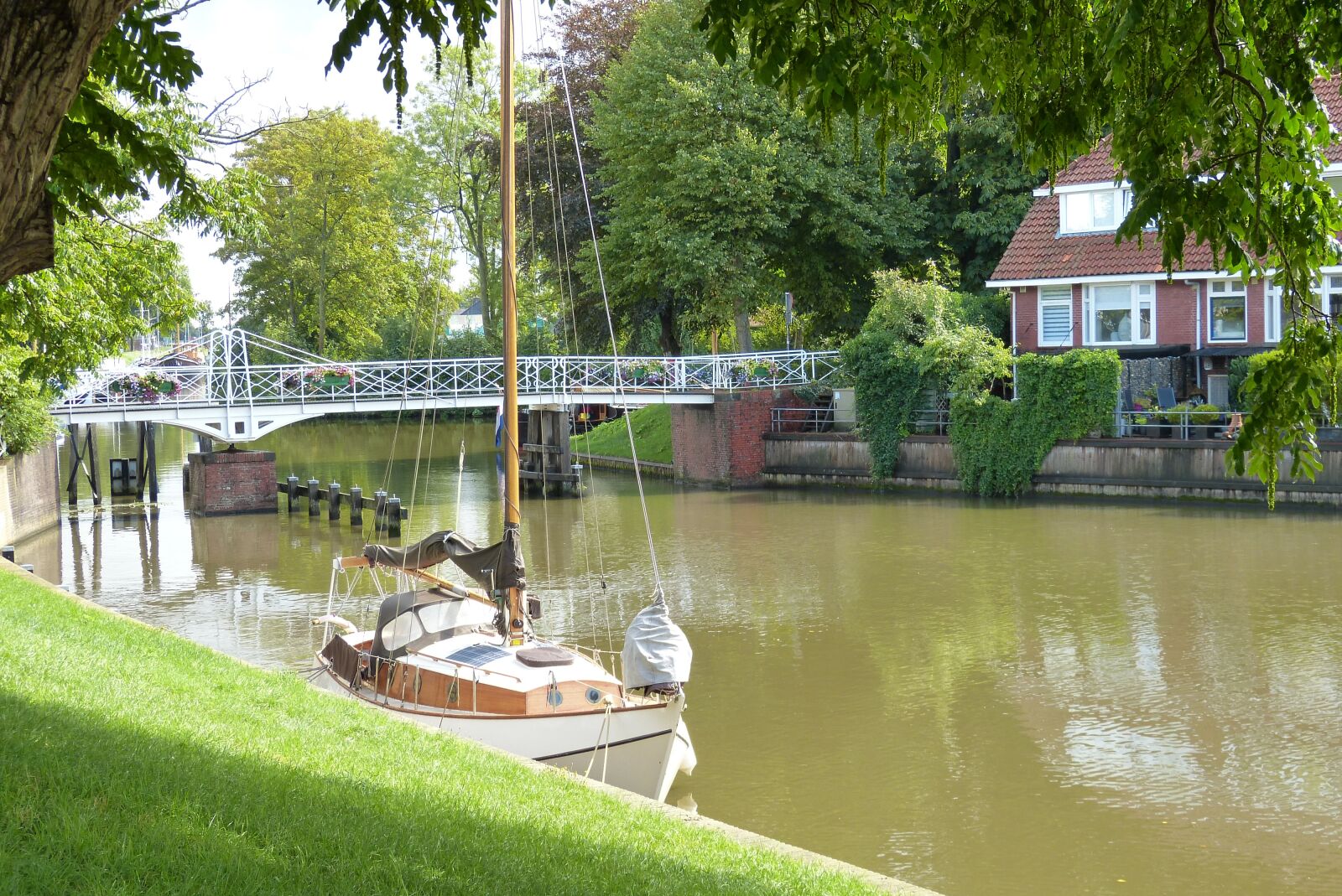 Panasonic Lumix DMC-FZ150 sample photo. Bridge, vacations, netherlands photography