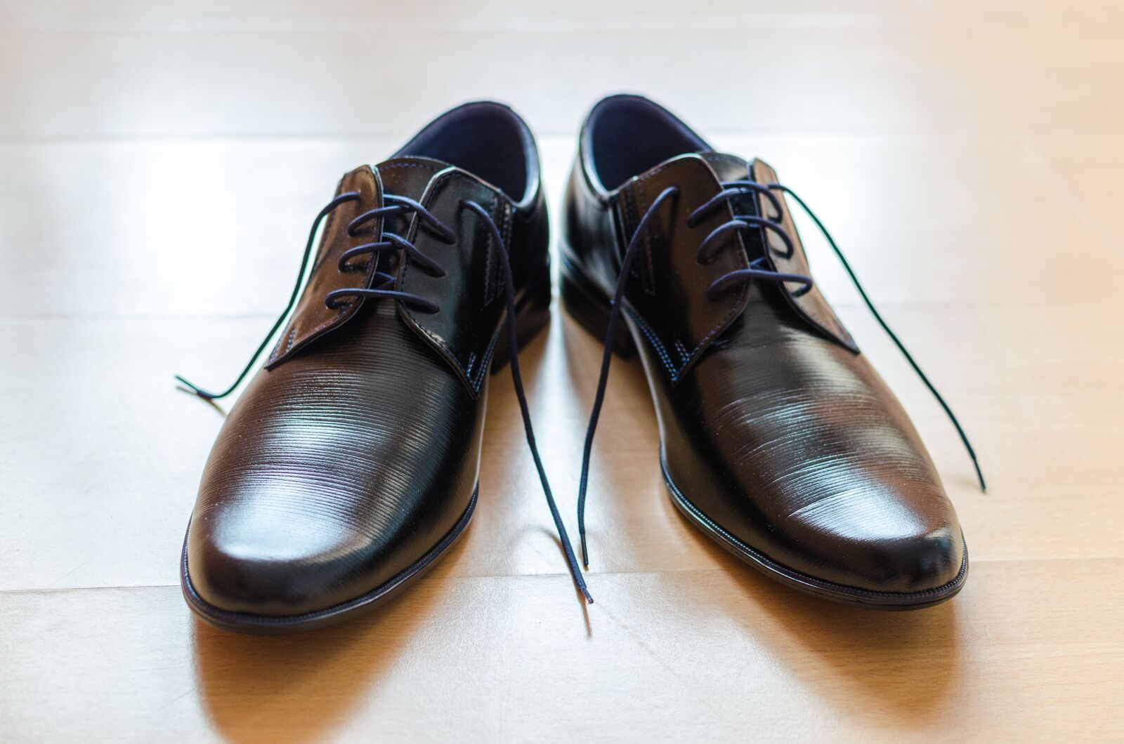 Nikon D5100 sample photo. Shoes, shoelace, floor photography
