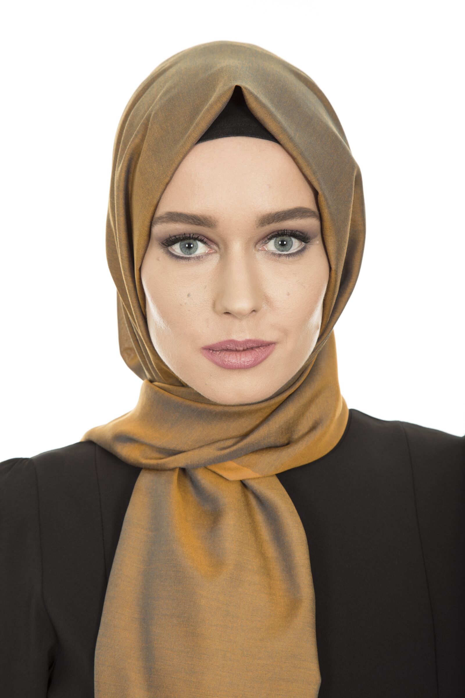 Canon EOS 6D + Canon EF 24-105mm F4L IS USM sample photo. Hijab, head cover, hair photography