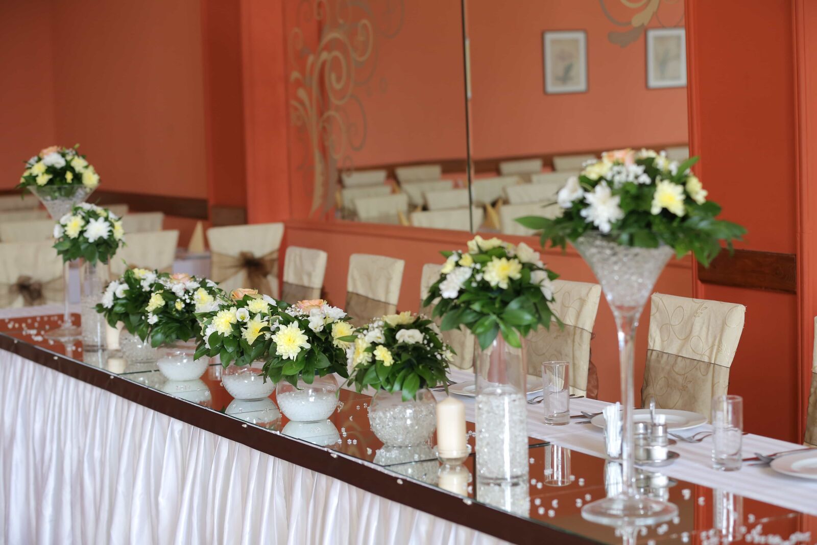 Canon EOS 5D Mark III sample photo. Banquet, bouquet, glasses, mirror photography