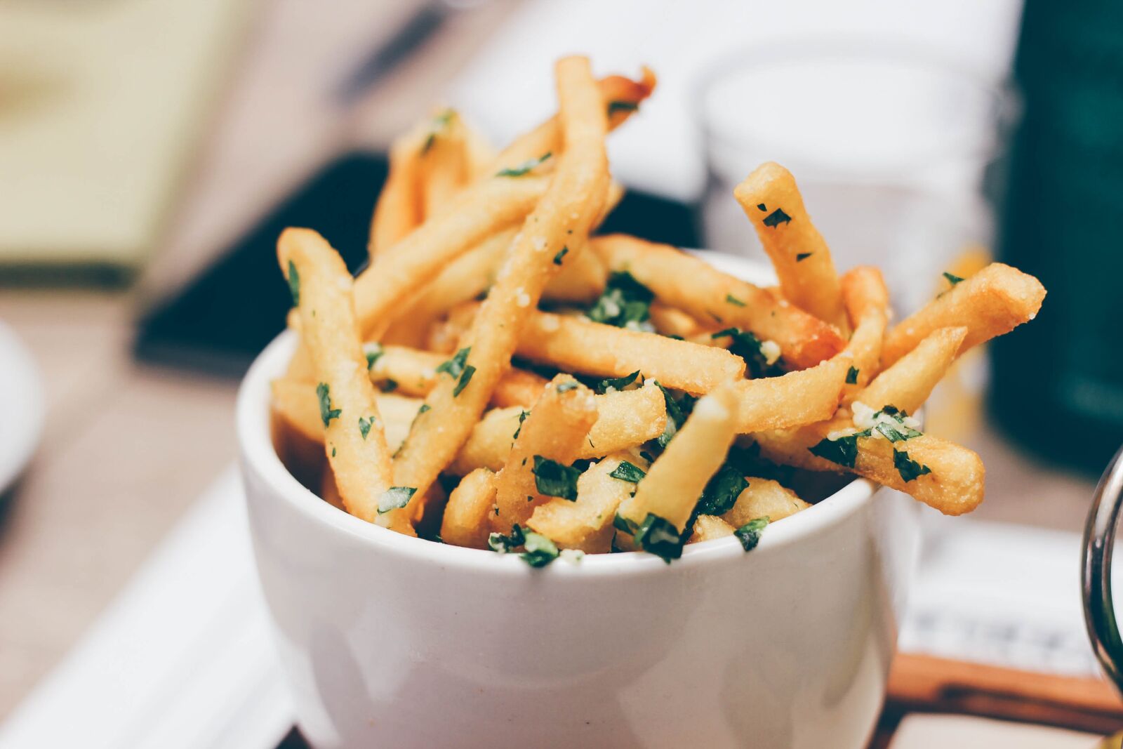 Canon EOS 60D + Canon EF 50mm F1.8 II sample photo. Bowl, food, french fries photography