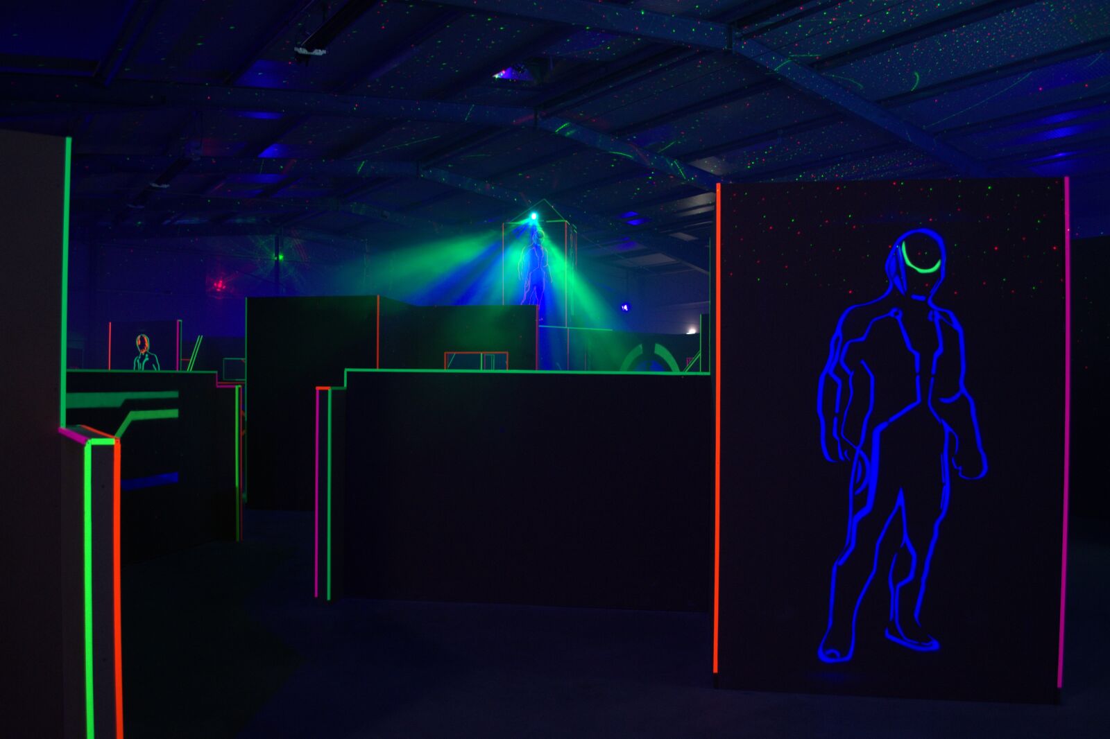 Nikon D5200 sample photo. Lasertag, arena, hall photography