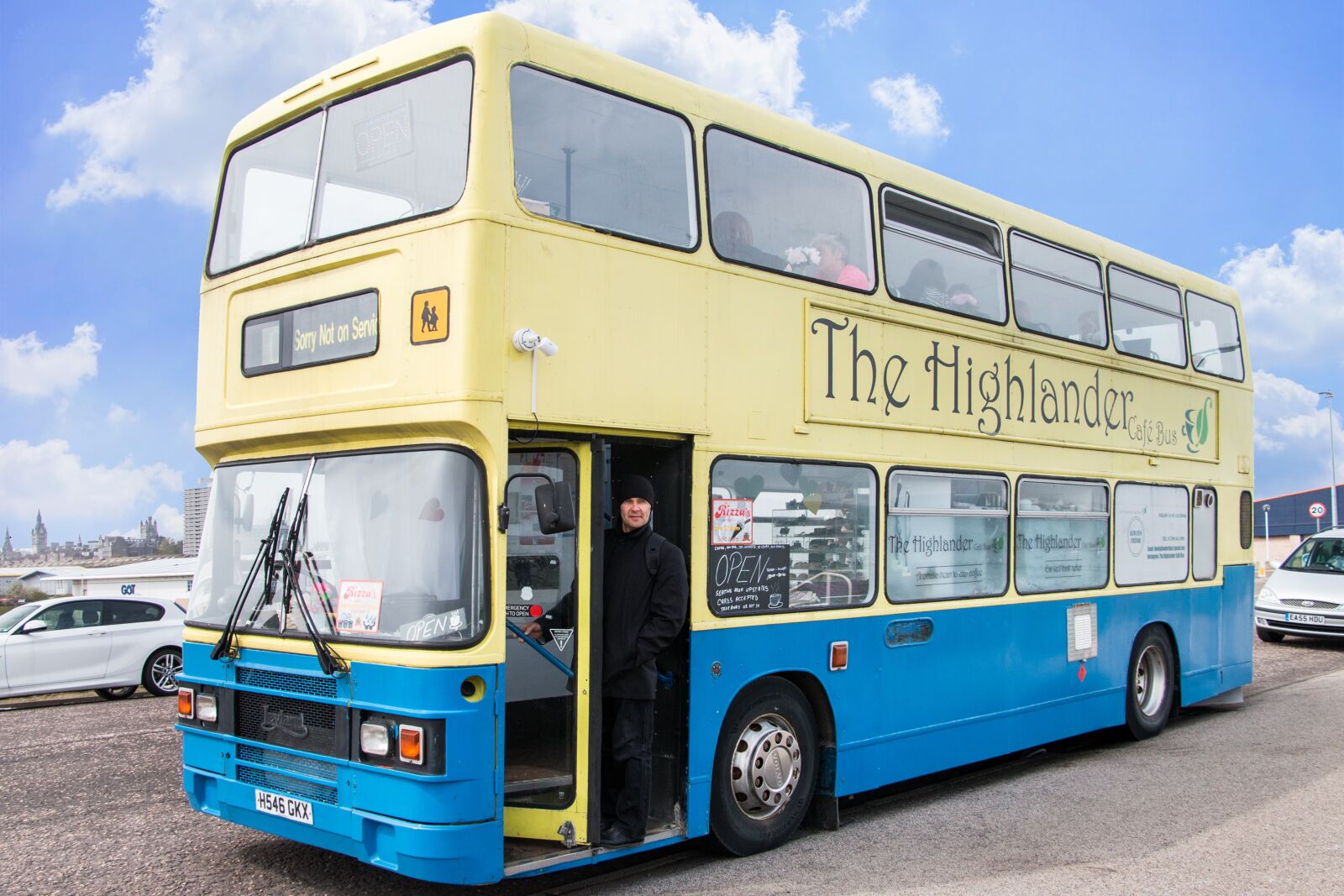 Canon EOS 70D sample photo. Bus cafe, bus, city photography