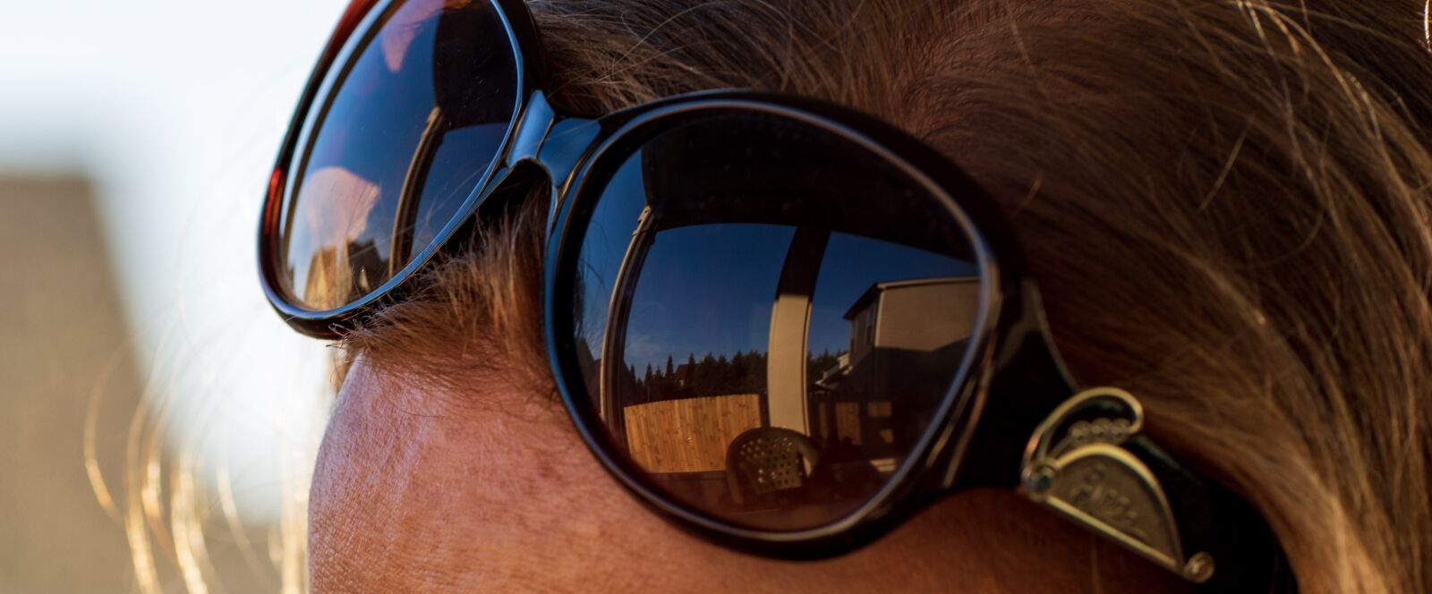 Sony a7R III sample photo. Sunglasses, reflection, head photography