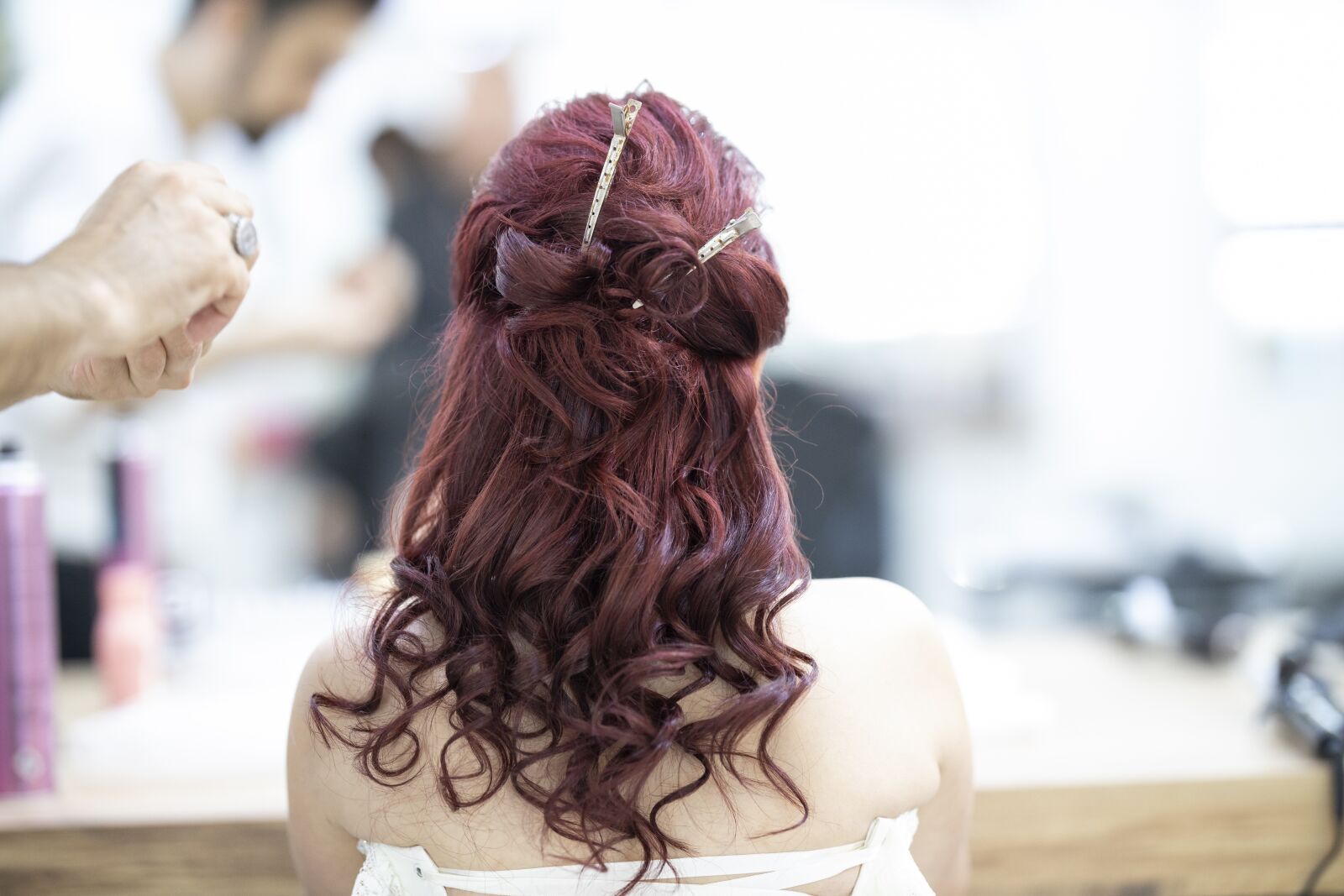 Canon RF 85mm F1.2L USM sample photo. Hairdresser, maintenance, hair photography