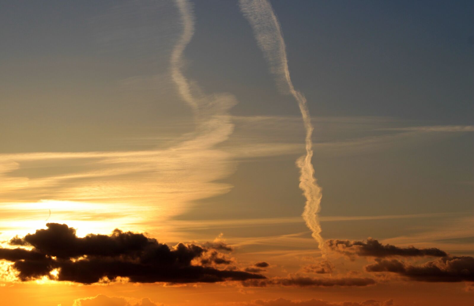 Canon EOS 650D (EOS Rebel T4i / EOS Kiss X6i) sample photo. Sunset, sun, clouds photography