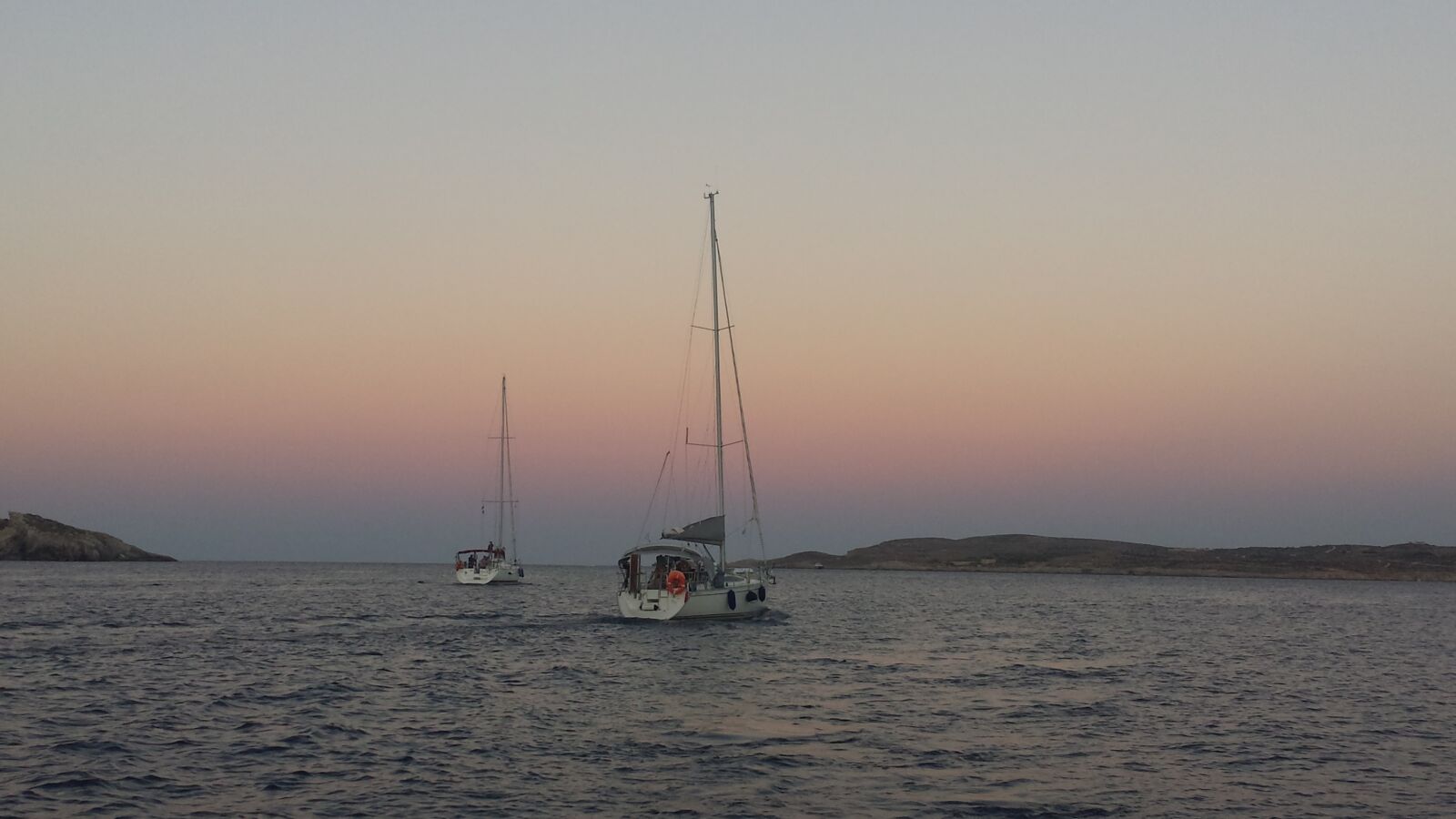Samsung Galaxy S4 sample photo. Sunset, sea, boats photography