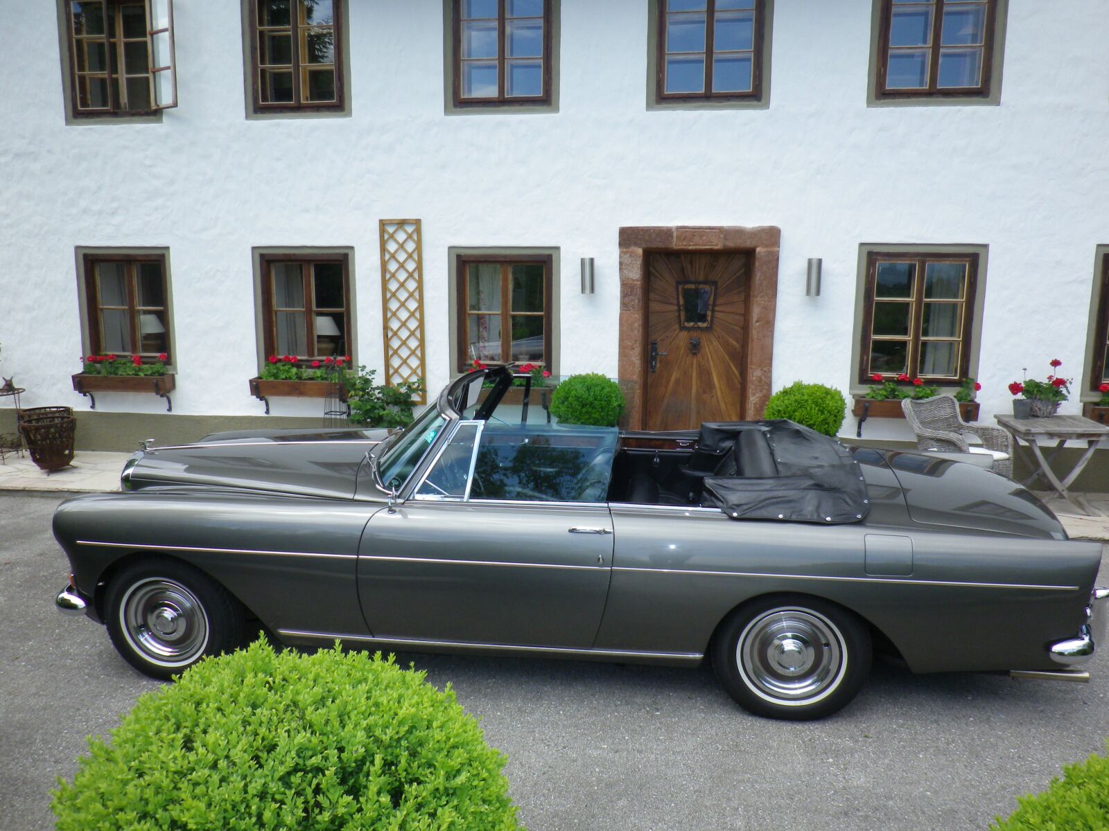 Pentax Optio RZ10 sample photo. Bentley, oldtimer, luxury photography