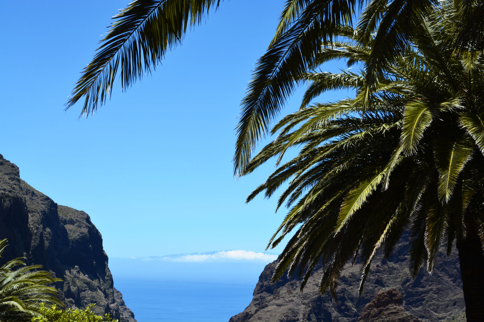 Nikon D5200 sample photo. Beach, hidden, holiday, landscape photography