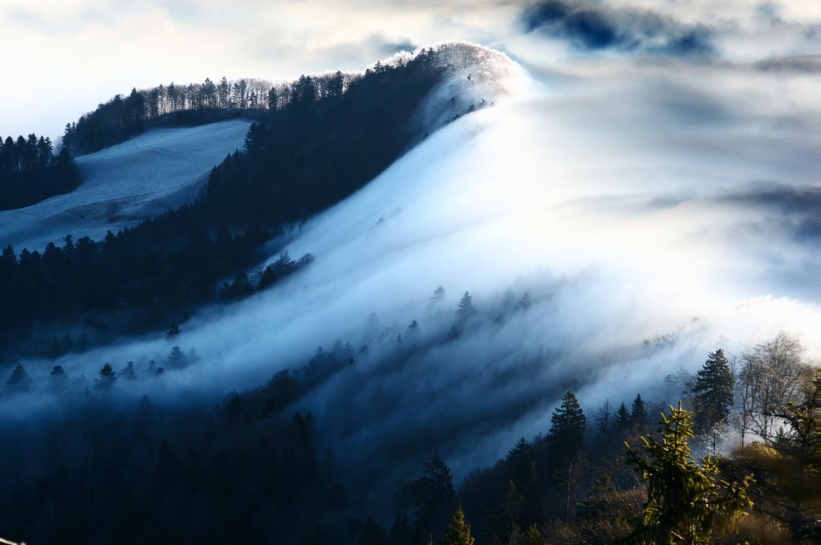 Sony a7R II sample photo. Wave of fog, fog photography