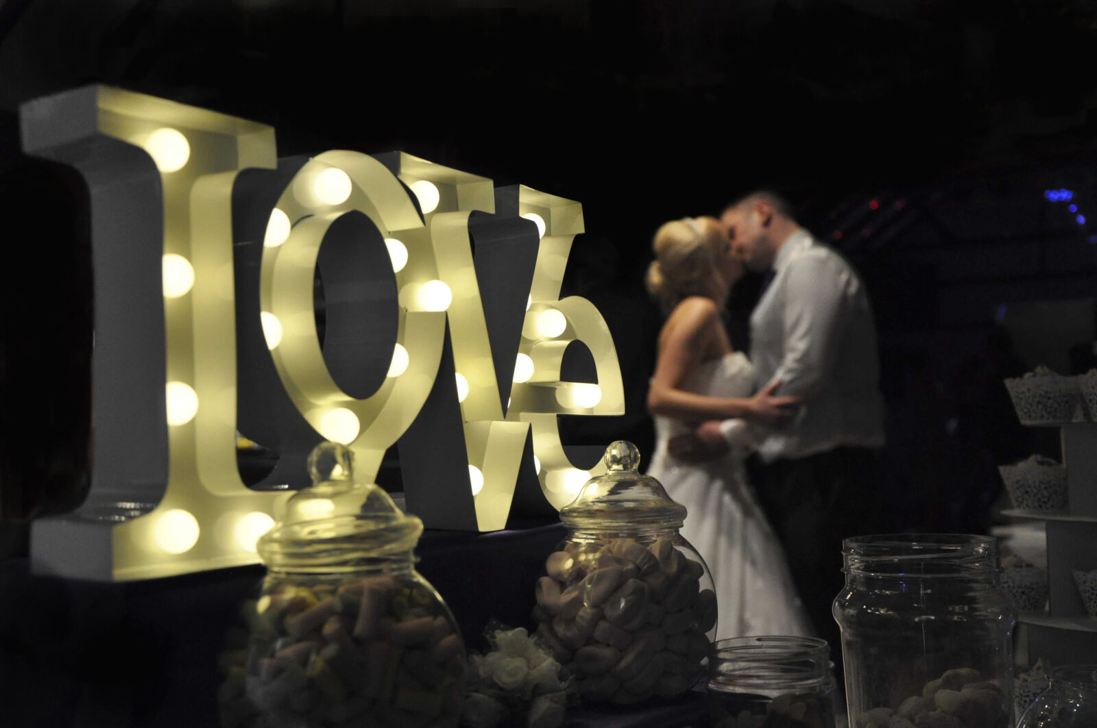 Nikon D90 sample photo. Love, reception, sweets, wedding photography