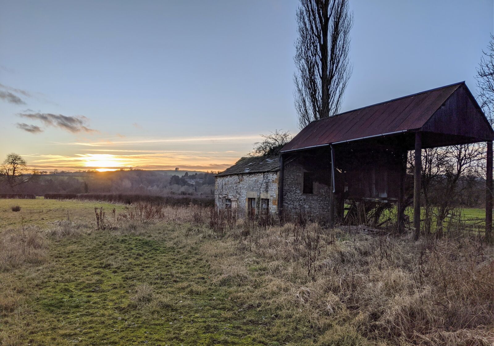 Google Pixel 3 sample photo. Derbyshire, barn, countryside photography