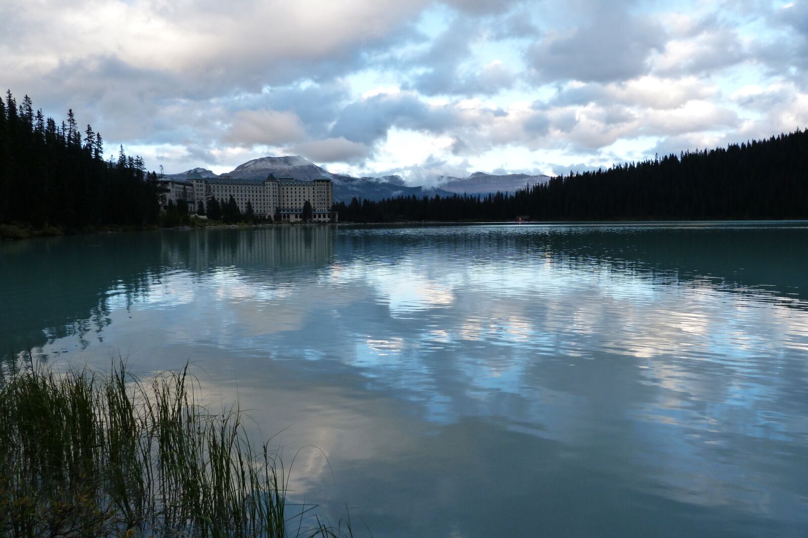 Panasonic Lumix DMC-FZ40 (Lumix DMC-FZ45) sample photo. Lake louise, reflections, landscape photography