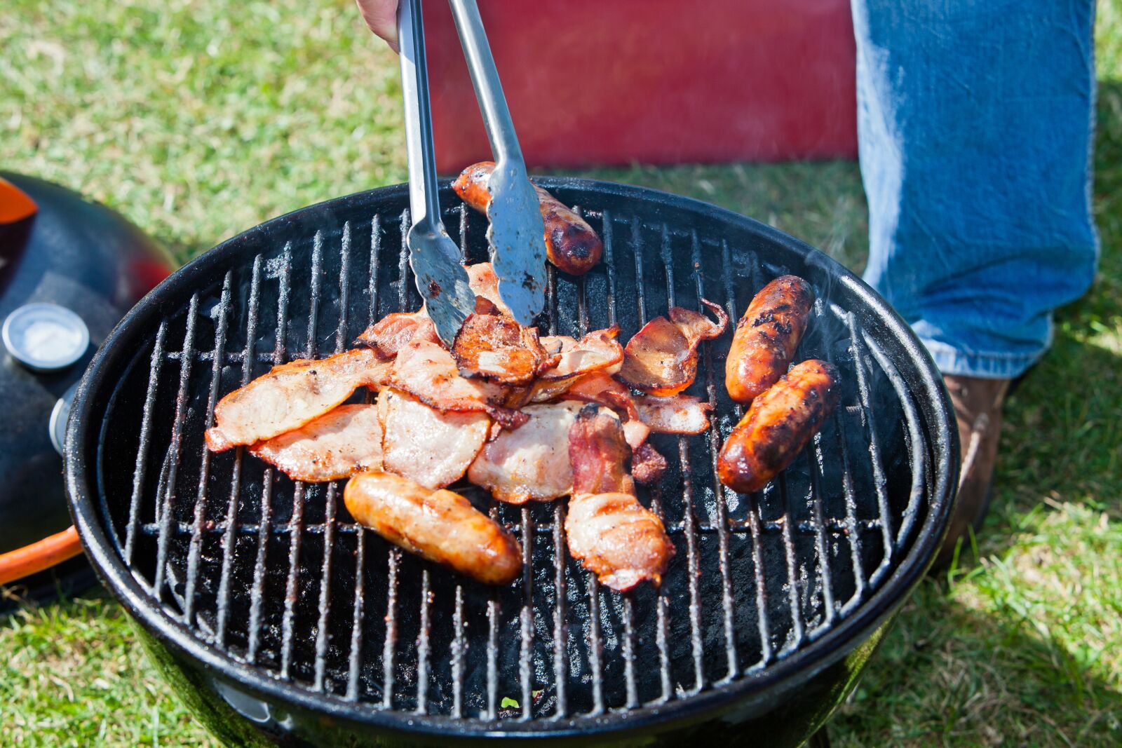 Canon EOS 5D Mark II + Canon EF 70-200mm F2.8L IS USM sample photo. Bbq, grill, camping photography