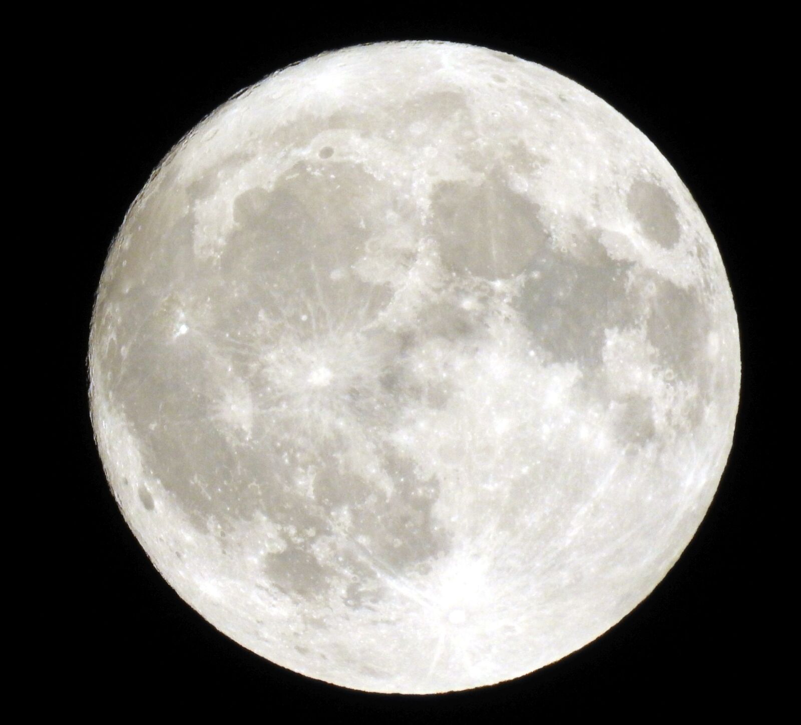 Nikon Coolpix P900 sample photo. Full moon, moon, night photography