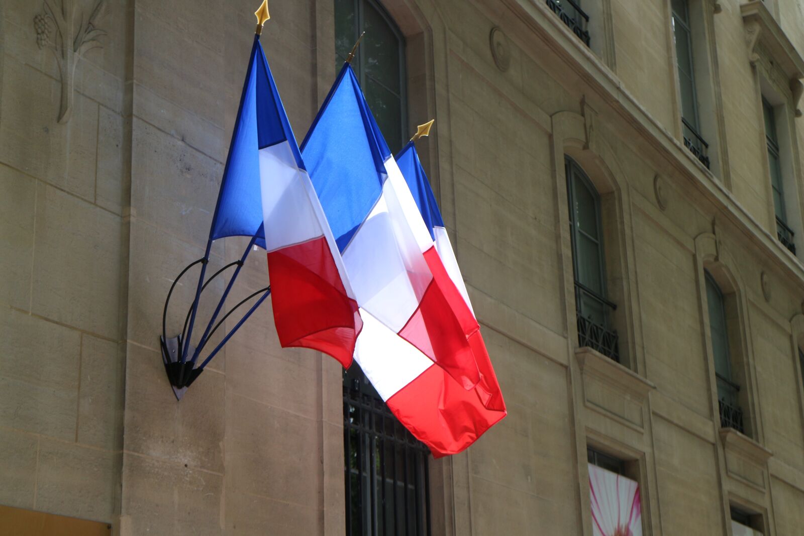 Canon EOS M + Canon EF-M 18-55mm F3.5-5.6 IS STM sample photo. France, the national flag photography