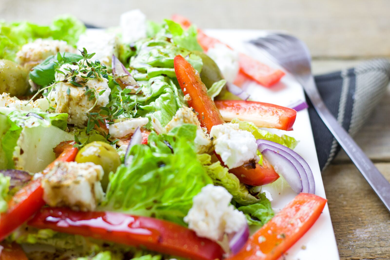 Canon EOS 600D (Rebel EOS T3i / EOS Kiss X5) + Canon EF 50mm F1.8 STM sample photo. Farmer's salad, salad, greek photography