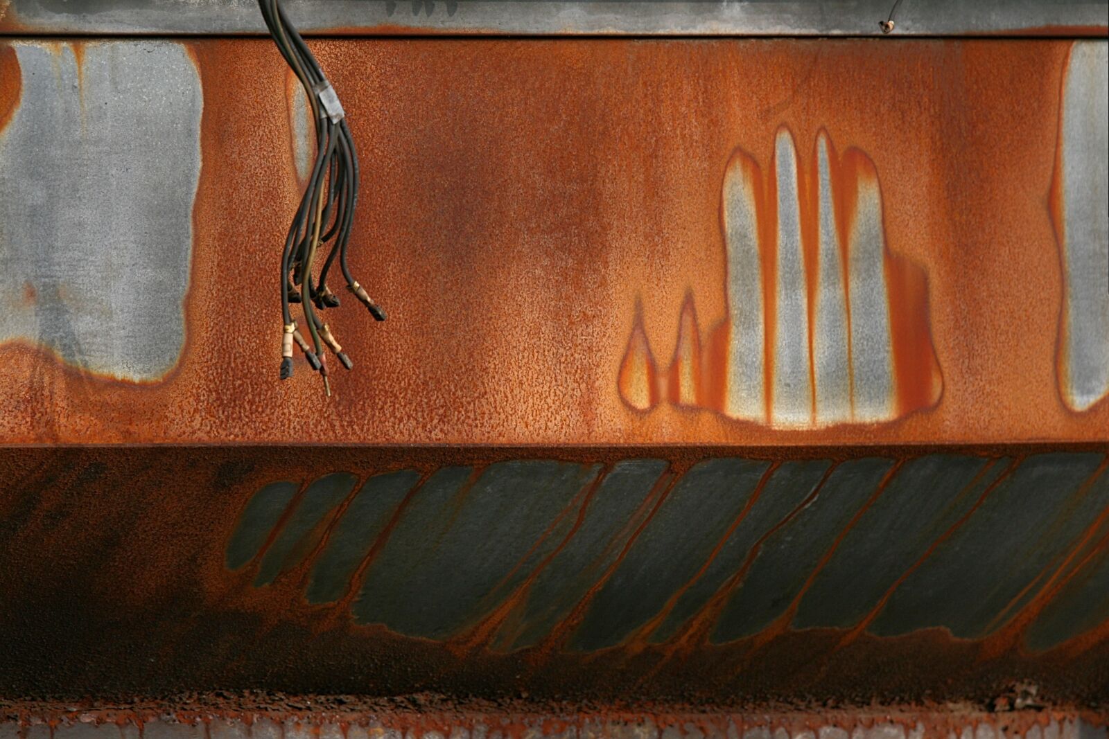 Canon EOS 400D (EOS Digital Rebel XTi / EOS Kiss Digital X) sample photo. Rust, orange, cable photography