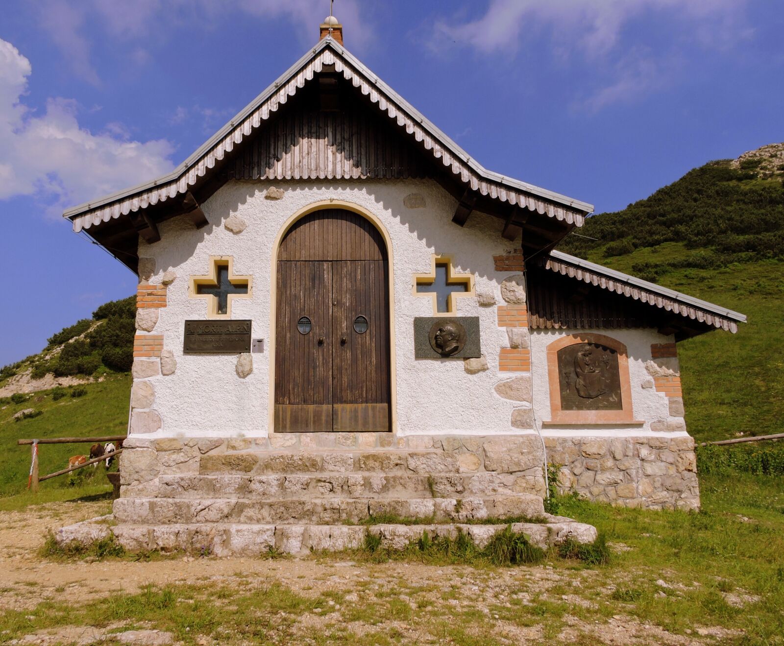 Nikon Coolpix P600 sample photo. Church, mountain, prato photography
