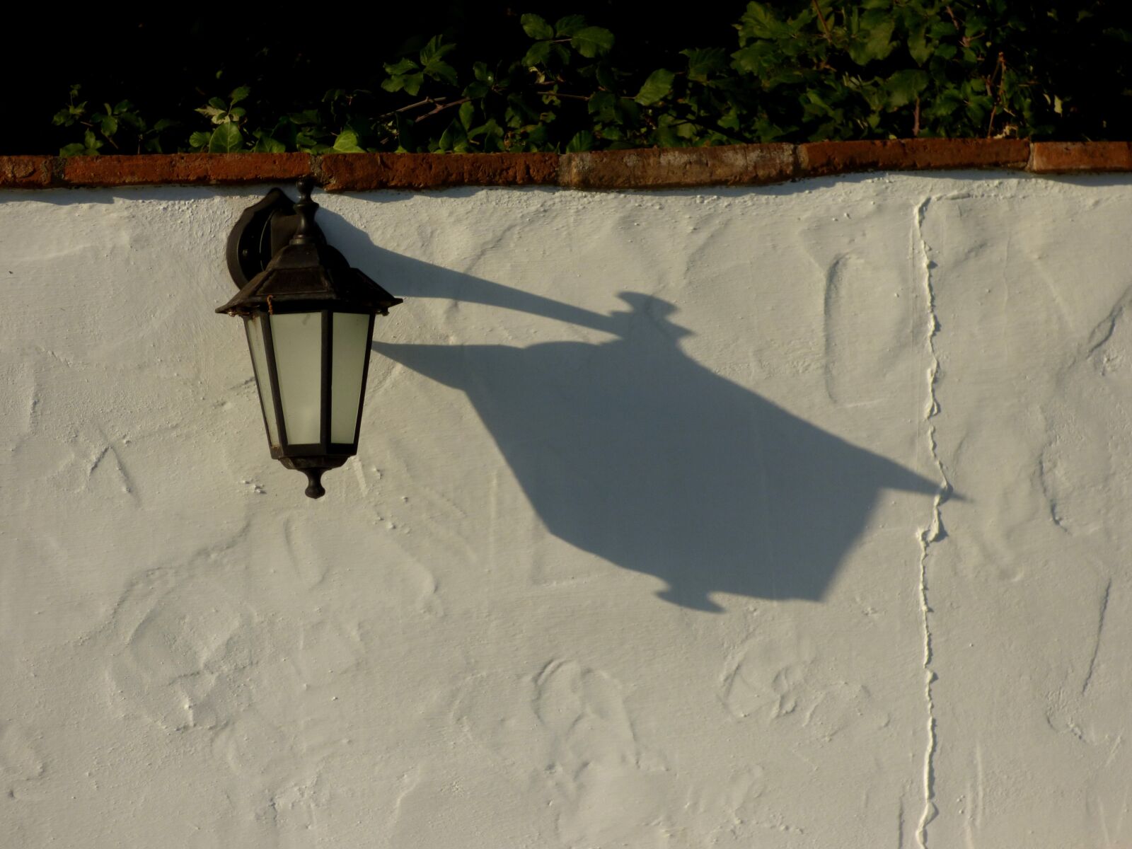 Panasonic DMC-FZ72 sample photo. Lantern, wall, shadow photography