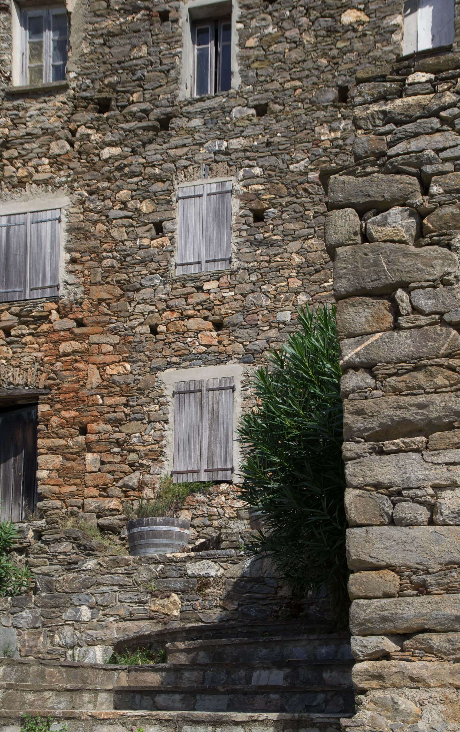 Pentax KP sample photo. Corsican, house, facade photography