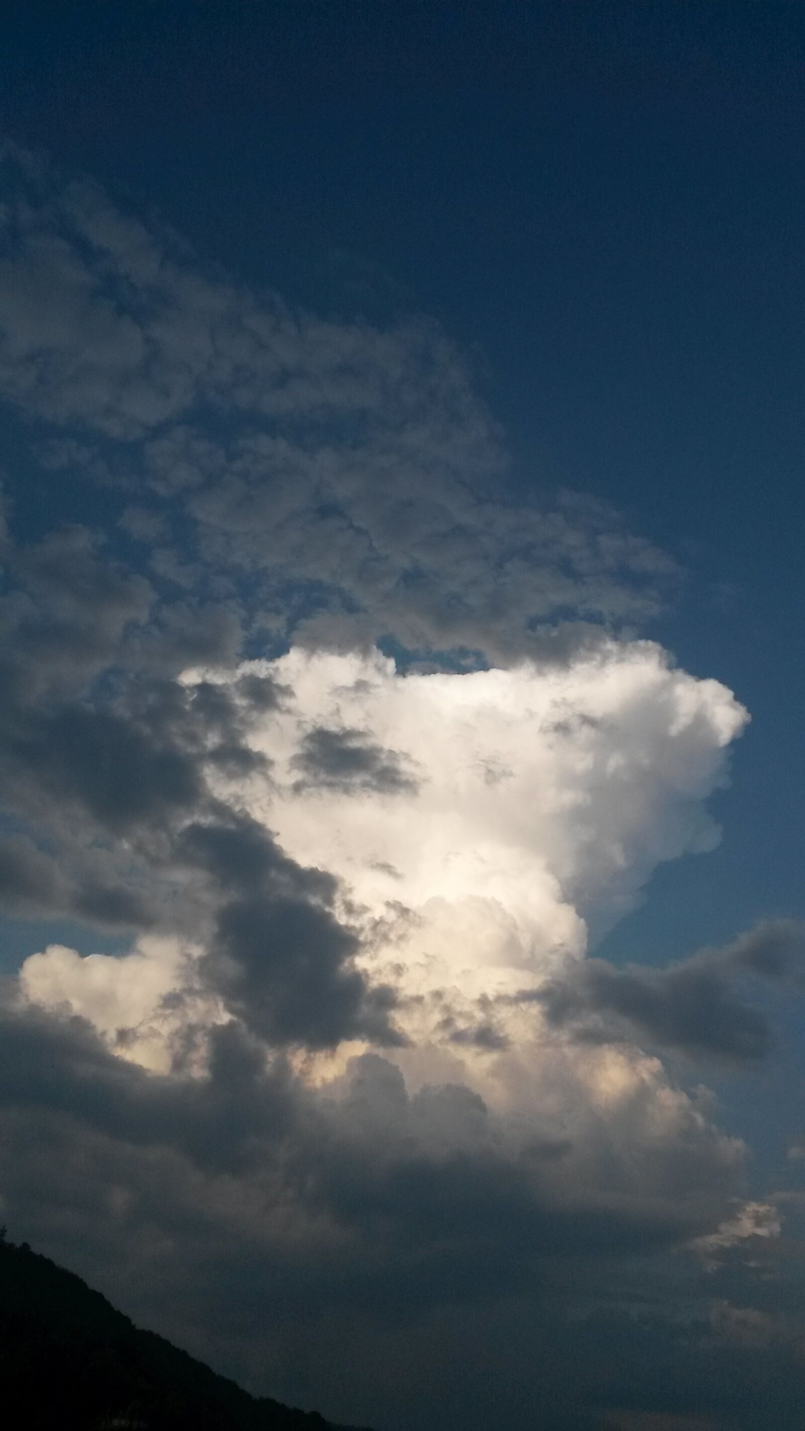 Samsung Galaxy S4 Mini sample photo. Clouds, grey, sky photography
