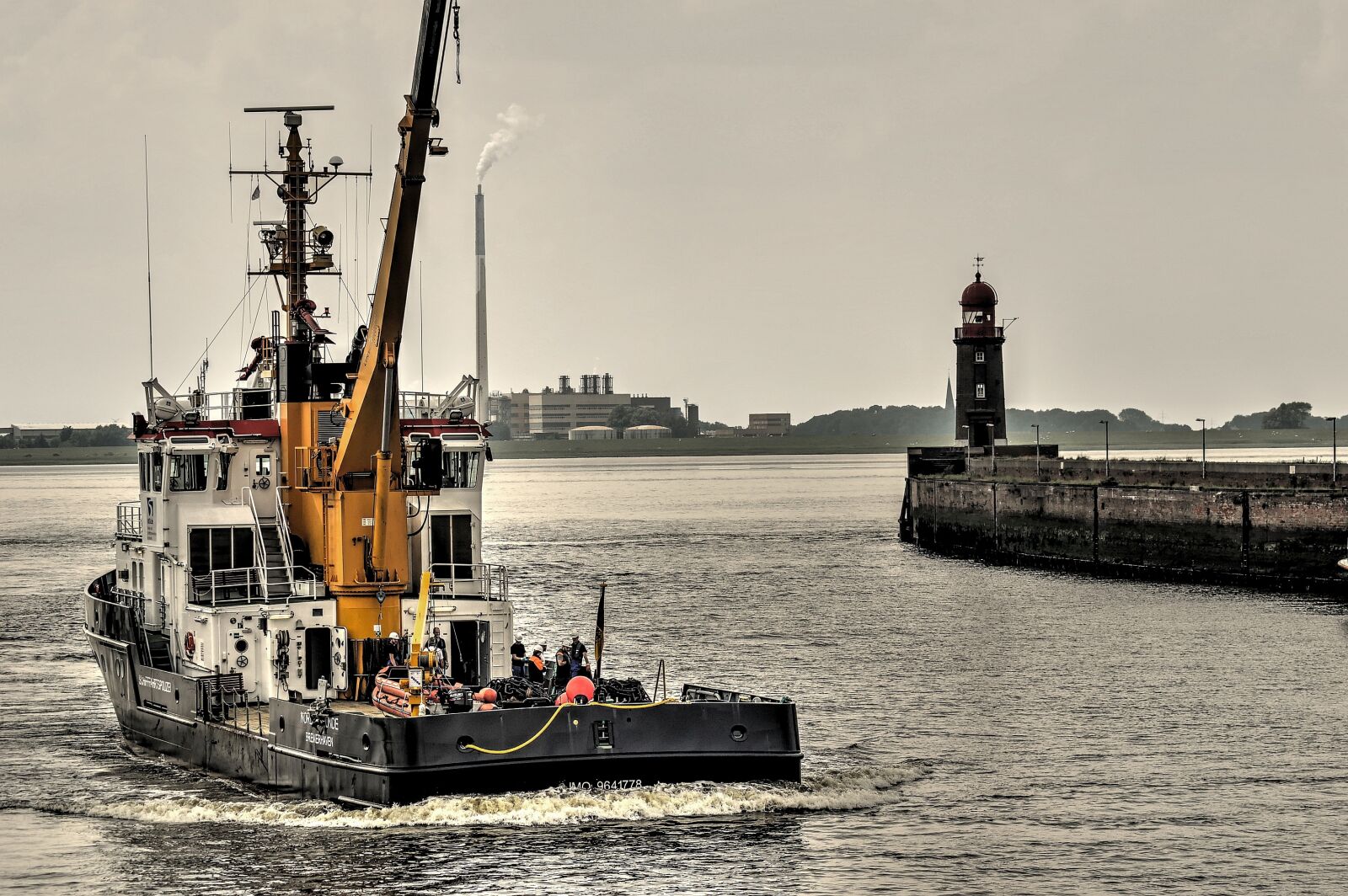 Nikon D3200 sample photo. Bremerhaven, tug, rivierpolitie photography