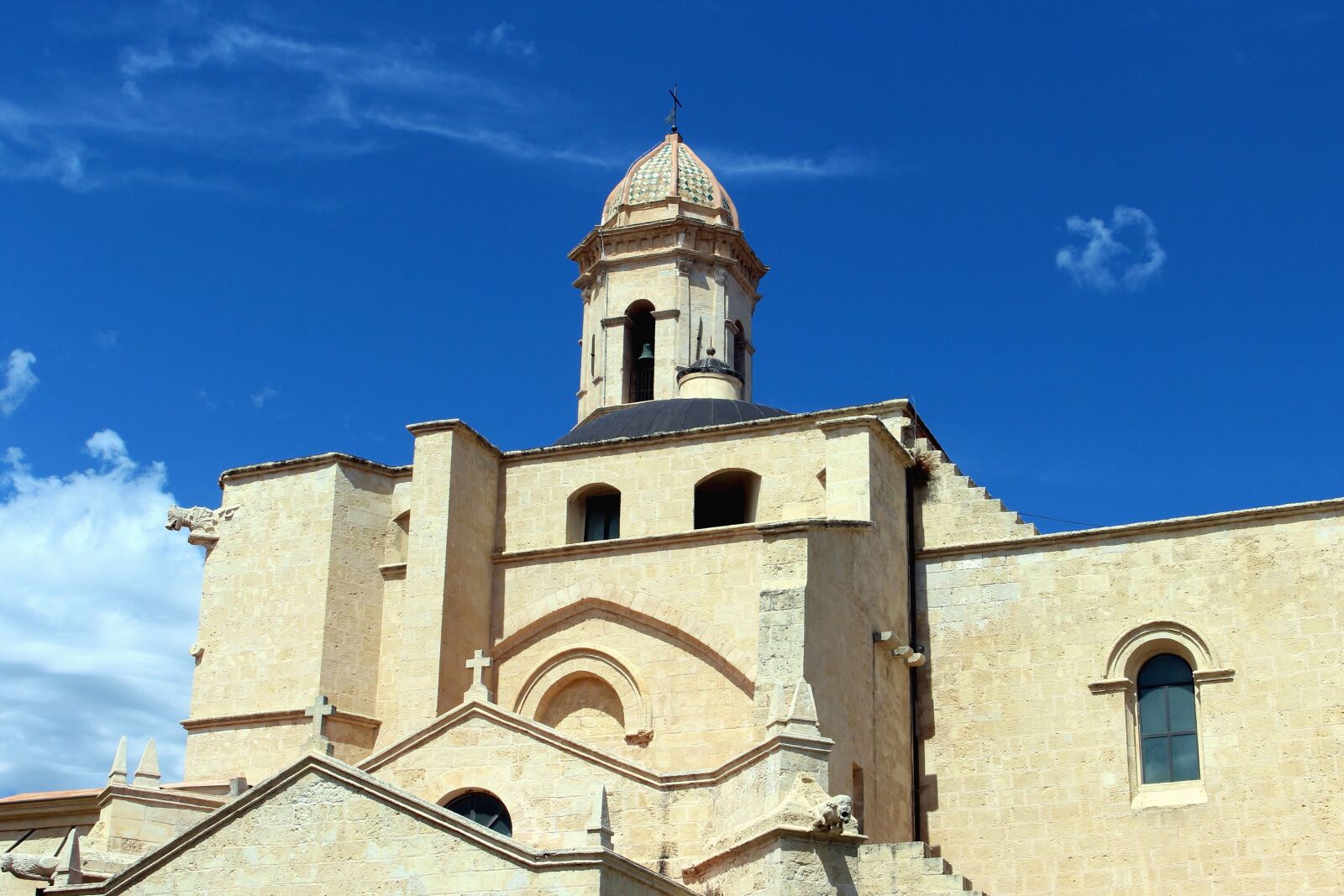 Canon EOS 700D (EOS Rebel T5i / EOS Kiss X7i) sample photo. Cross, sky, building, architecture photography