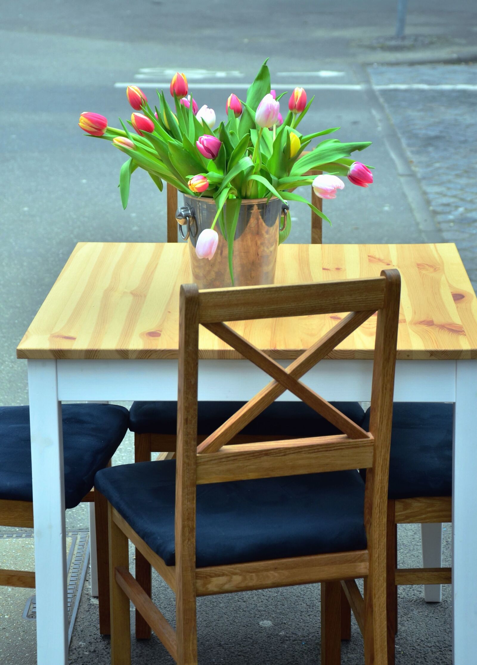 Nikon D5100 sample photo. Tulip, flower, leaf, table photography