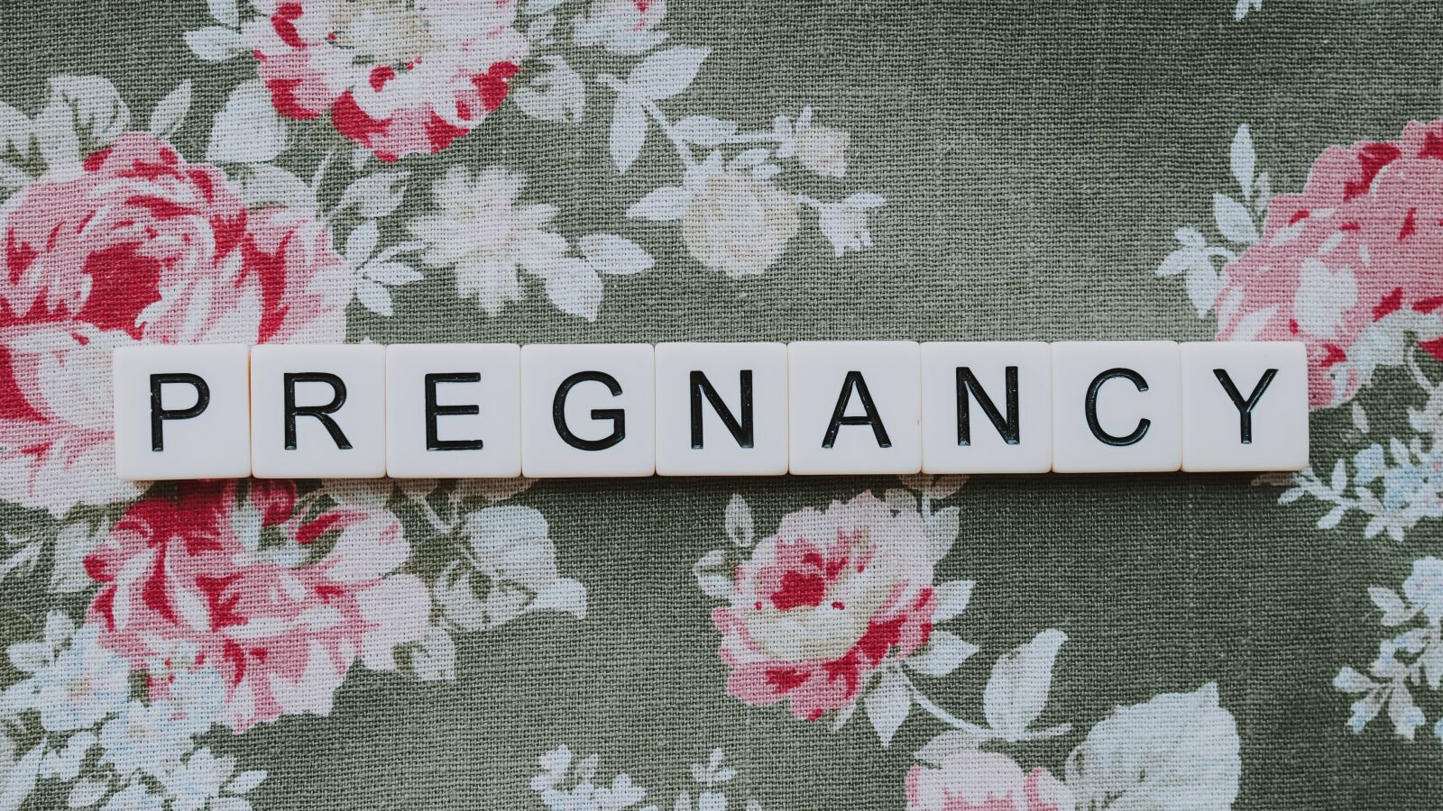 Olympus OM-D E-M10 III sample photo. Pregnancy, pregnant, maternity photography